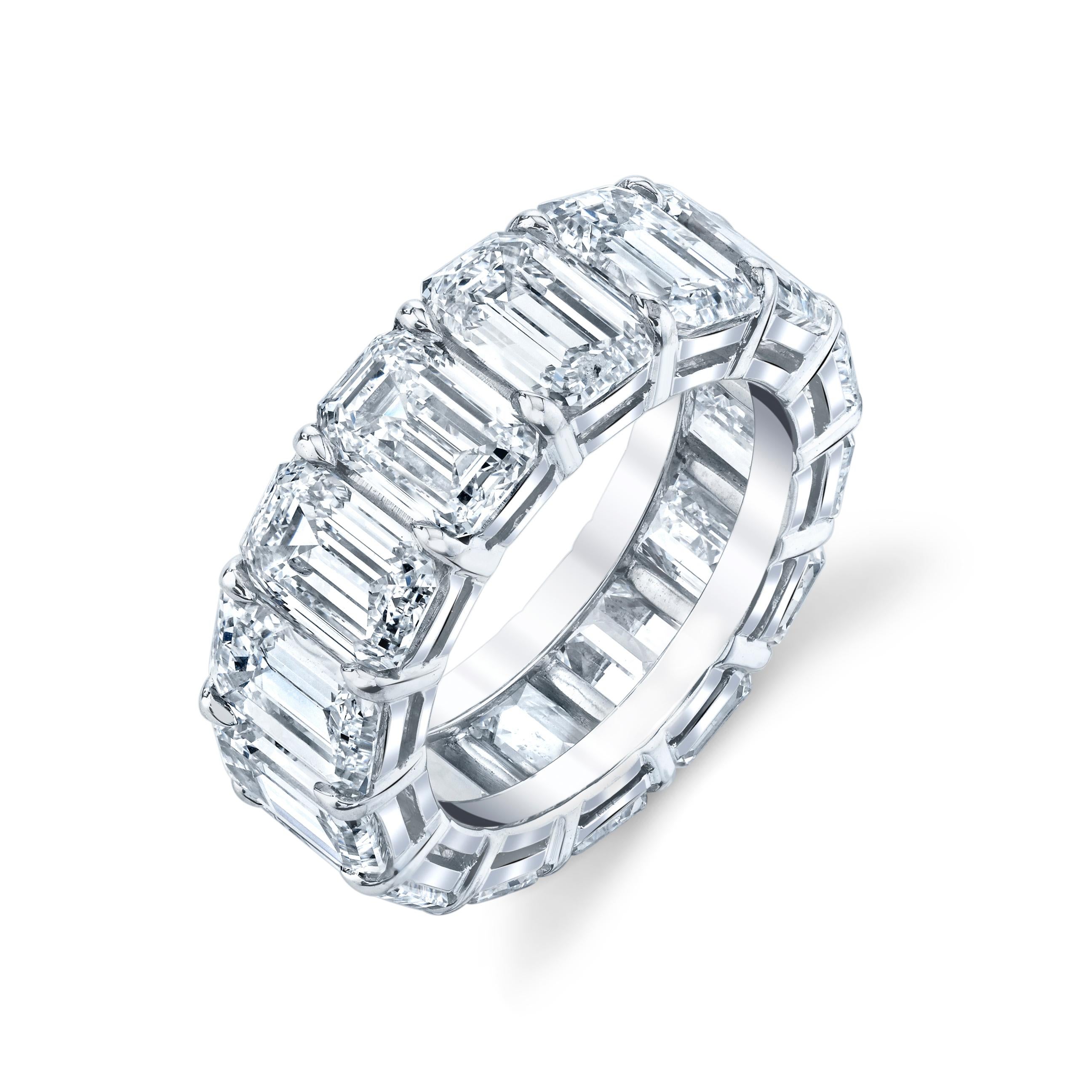Eternity Band with Emerald Cut Diamonds In New Condition In Wailea, HI