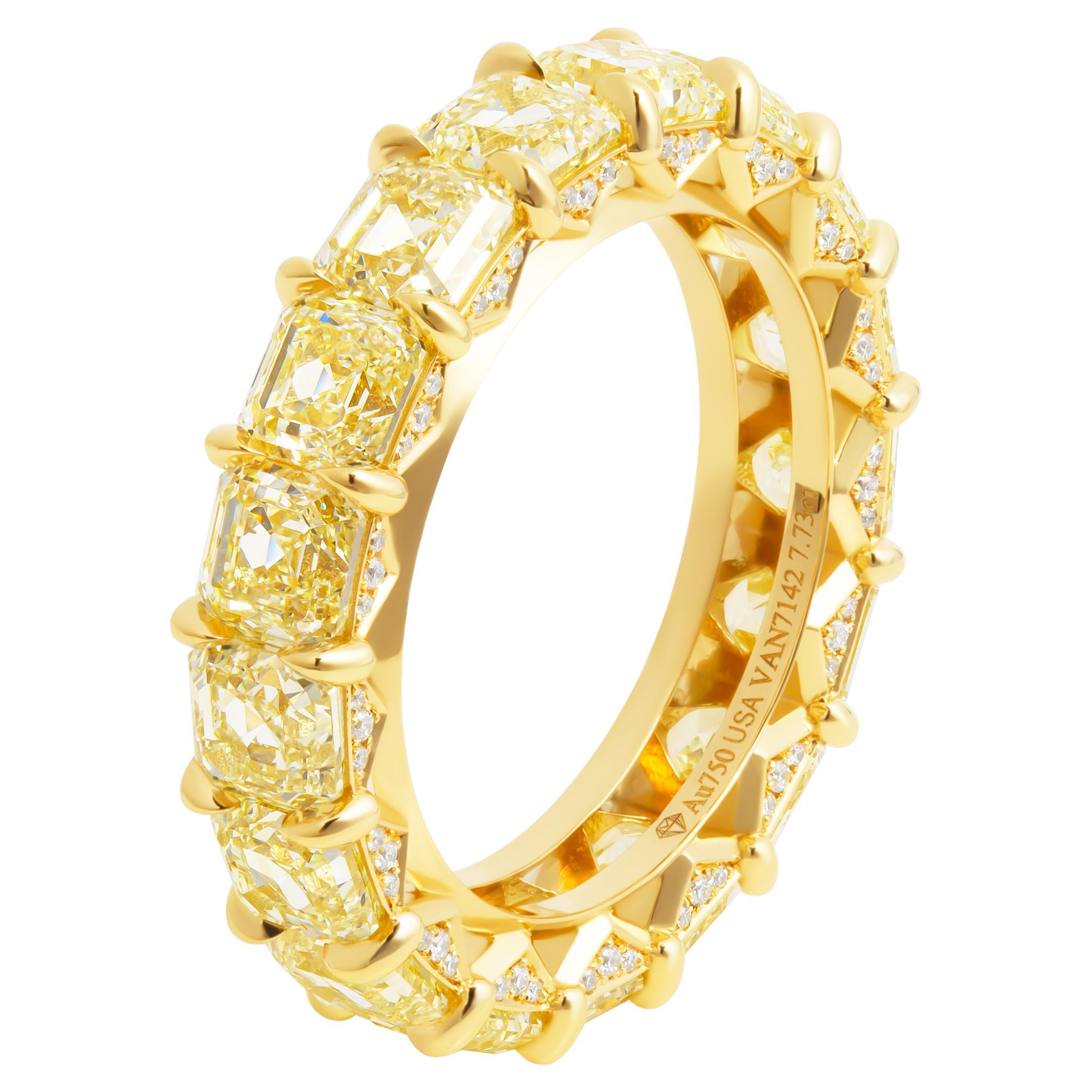 Anillo de eternidad con diamantes talla Asscher amarillo fantasía 7,73 ct