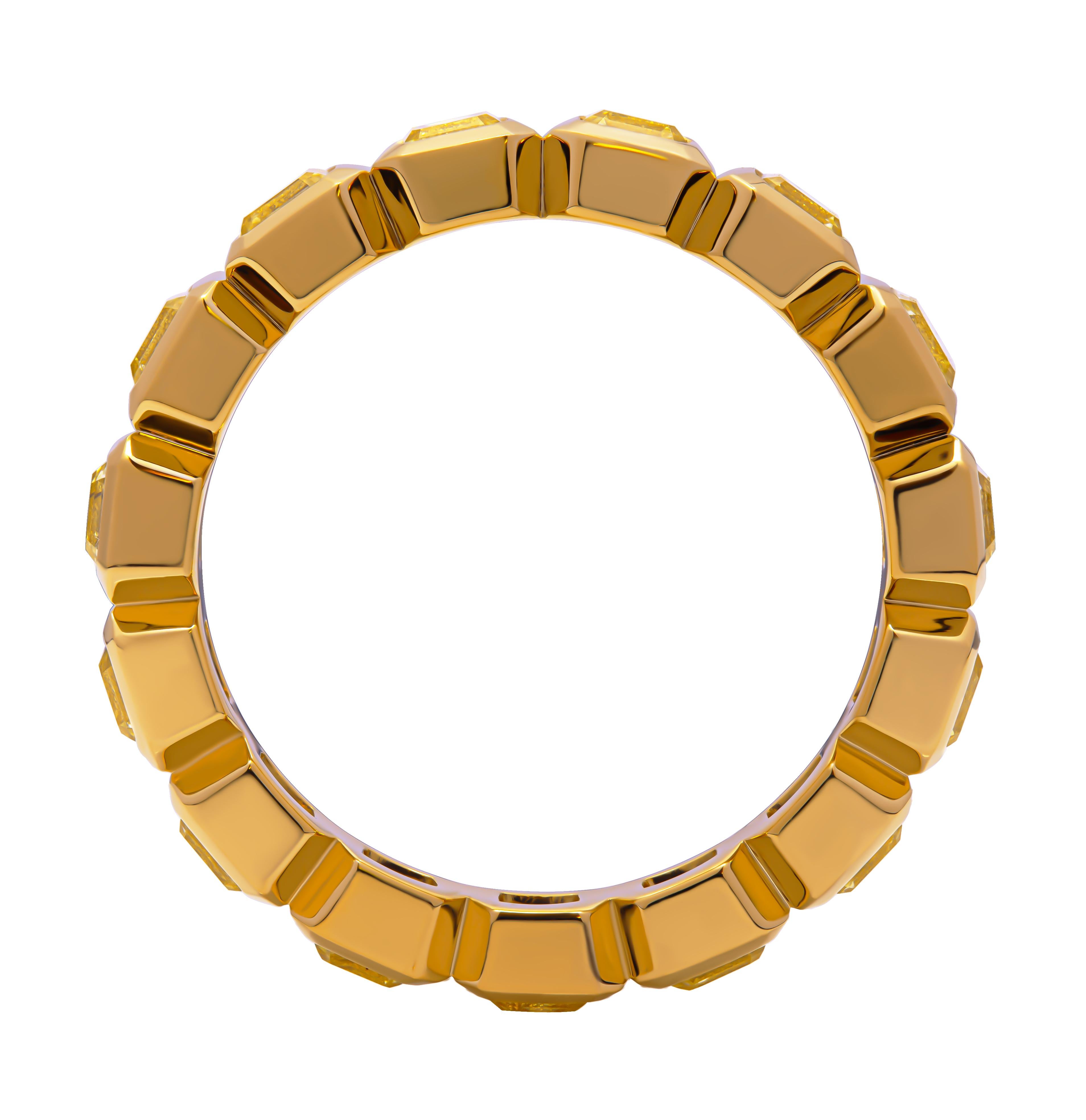 Eternity Band with Fancy Yellow Asscher Cut Diamonds In New Condition For Sale In New York, NY