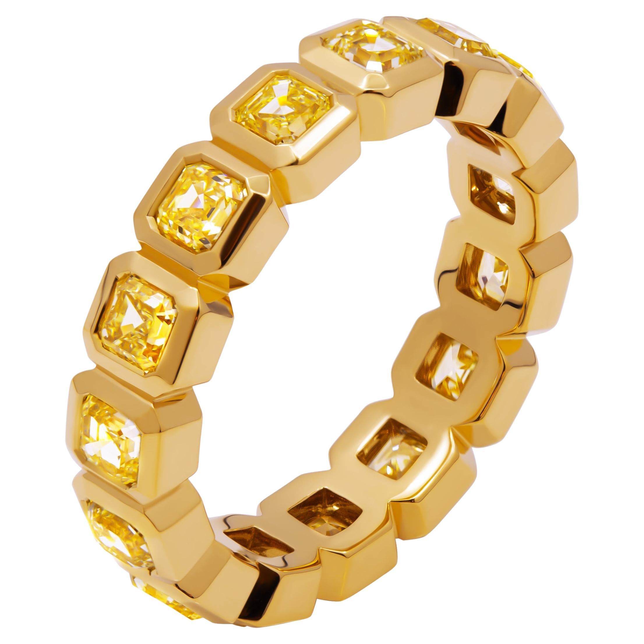 Anillo de eternidad con diamantes talla Asscher amarillo fantasía