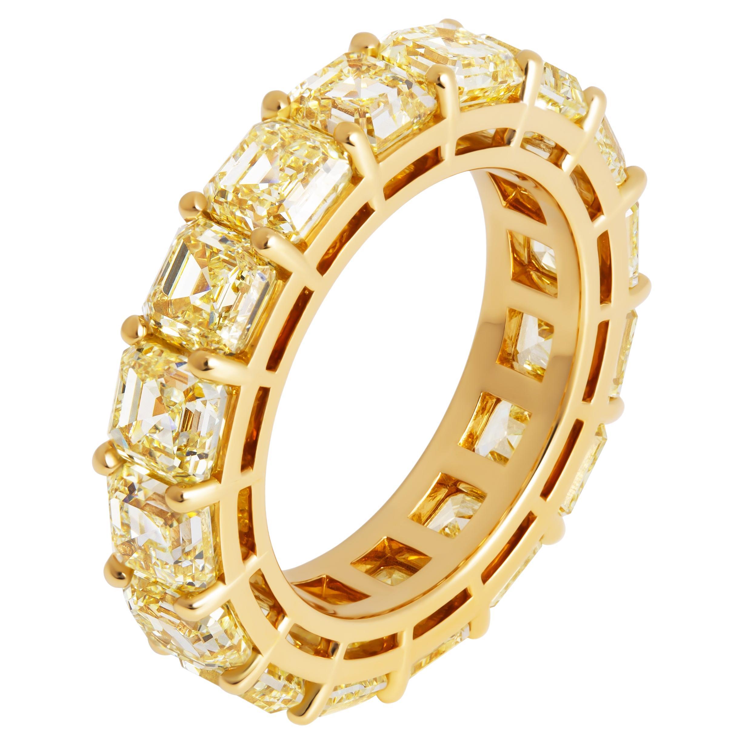 Anillo de eternidad con Asschers amarillos talla fantasía de 0,60 ct cada uno