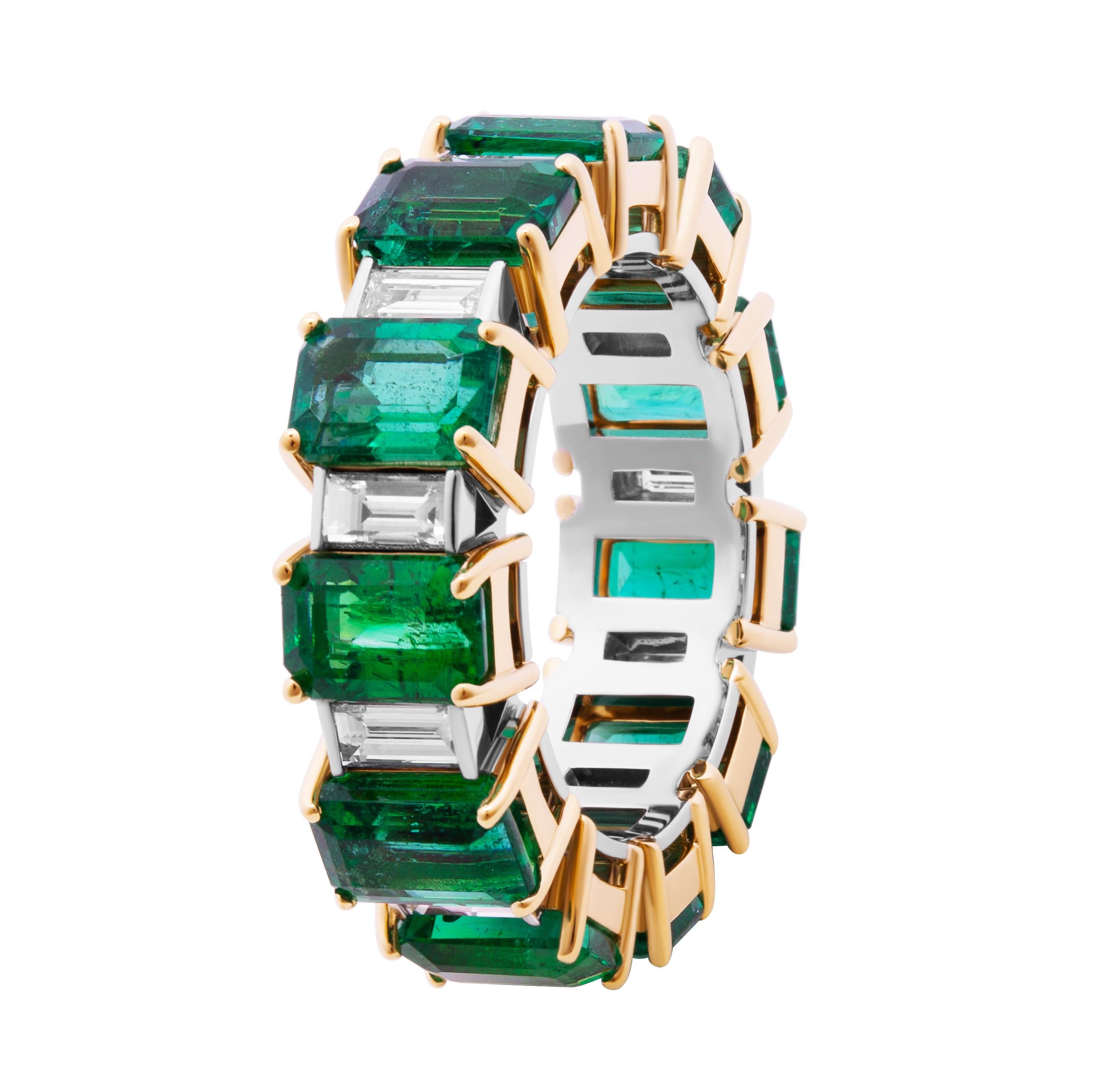 Fascia per l'eternità con smeraldi verdi e diamanti in platino e oro giallo 18 ct.
Baguette per un totale di 1,20ct
Smeraldo verde per un totale di 7,04 ct.
Taglia: 6
Non grande