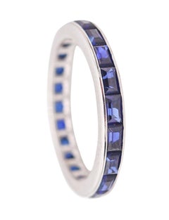 ETERNITY Classic Ring Band en or blanc 14Kt avec 1.40 carats en saphirs bleus