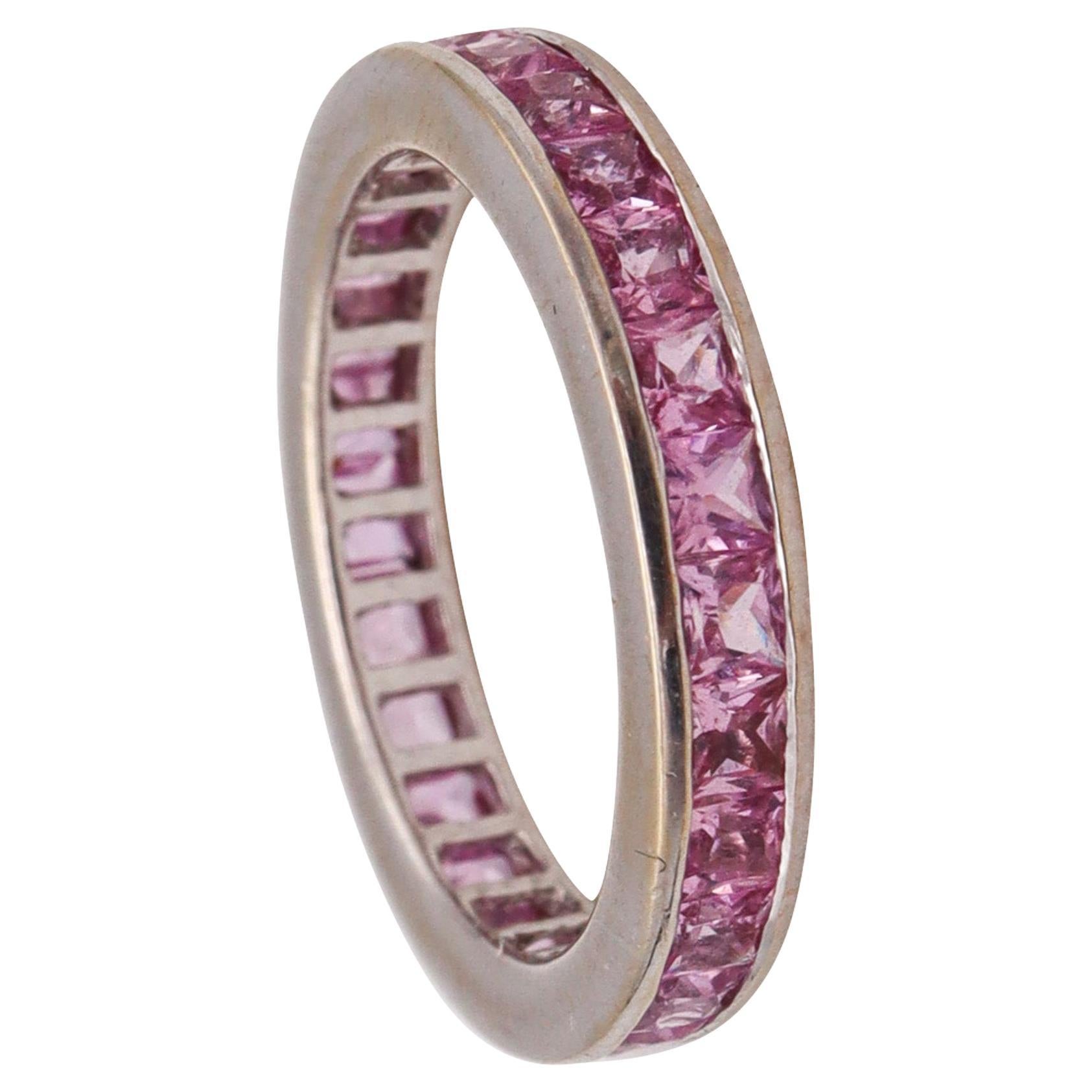 Eternity Klassischer Ring aus 18 Karat Weißgold mit 2,70 Karat rosa Saphiren im Angebot