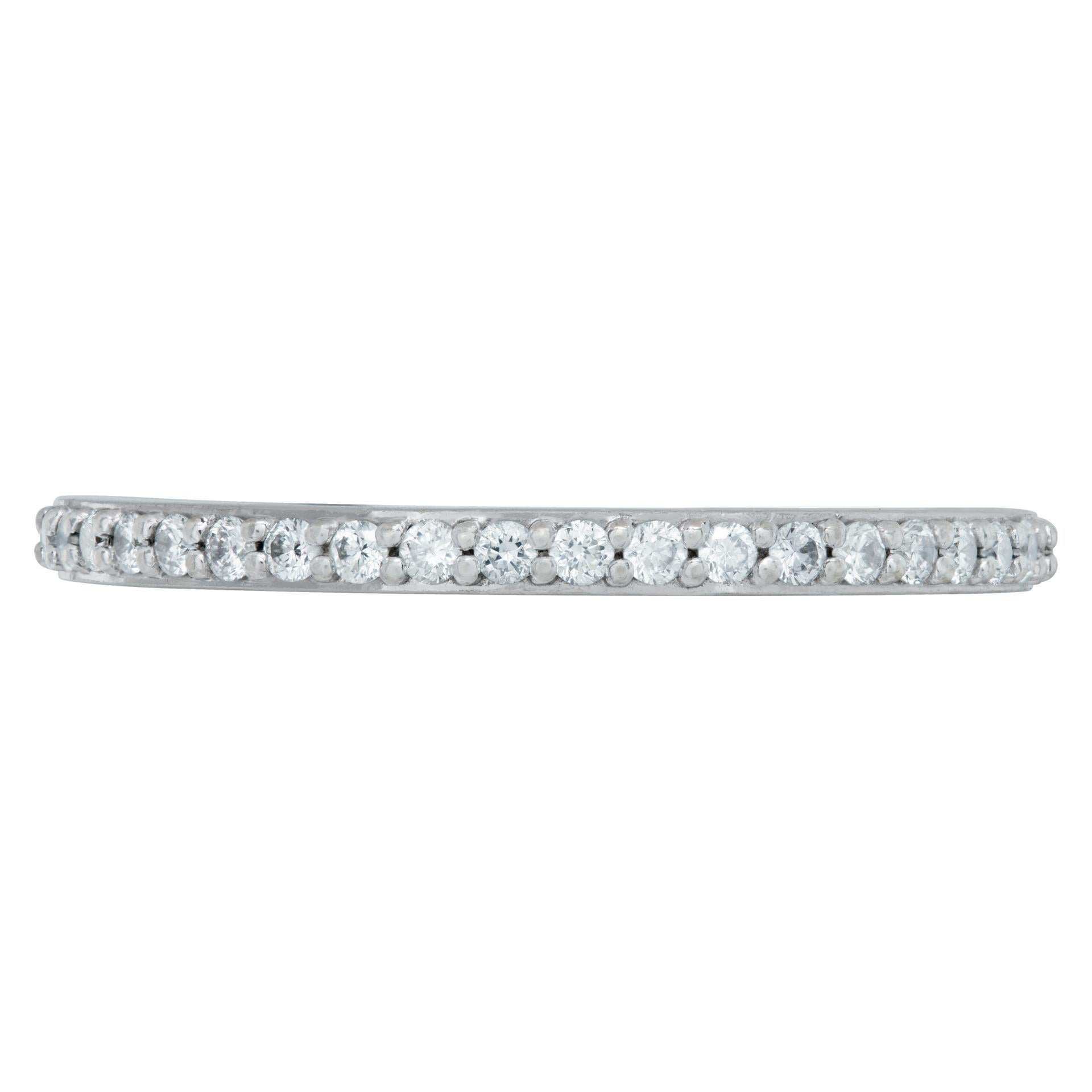 Bracelet éternel en or blanc 18 carats avec environ 0,40 carats de couleur G-H, pureté VS. Taille 7

Cette bague en diamant est actuellement de taille 7 et certains articles peuvent être dimensionnés vers le haut ou vers le bas, s'il vous plaît