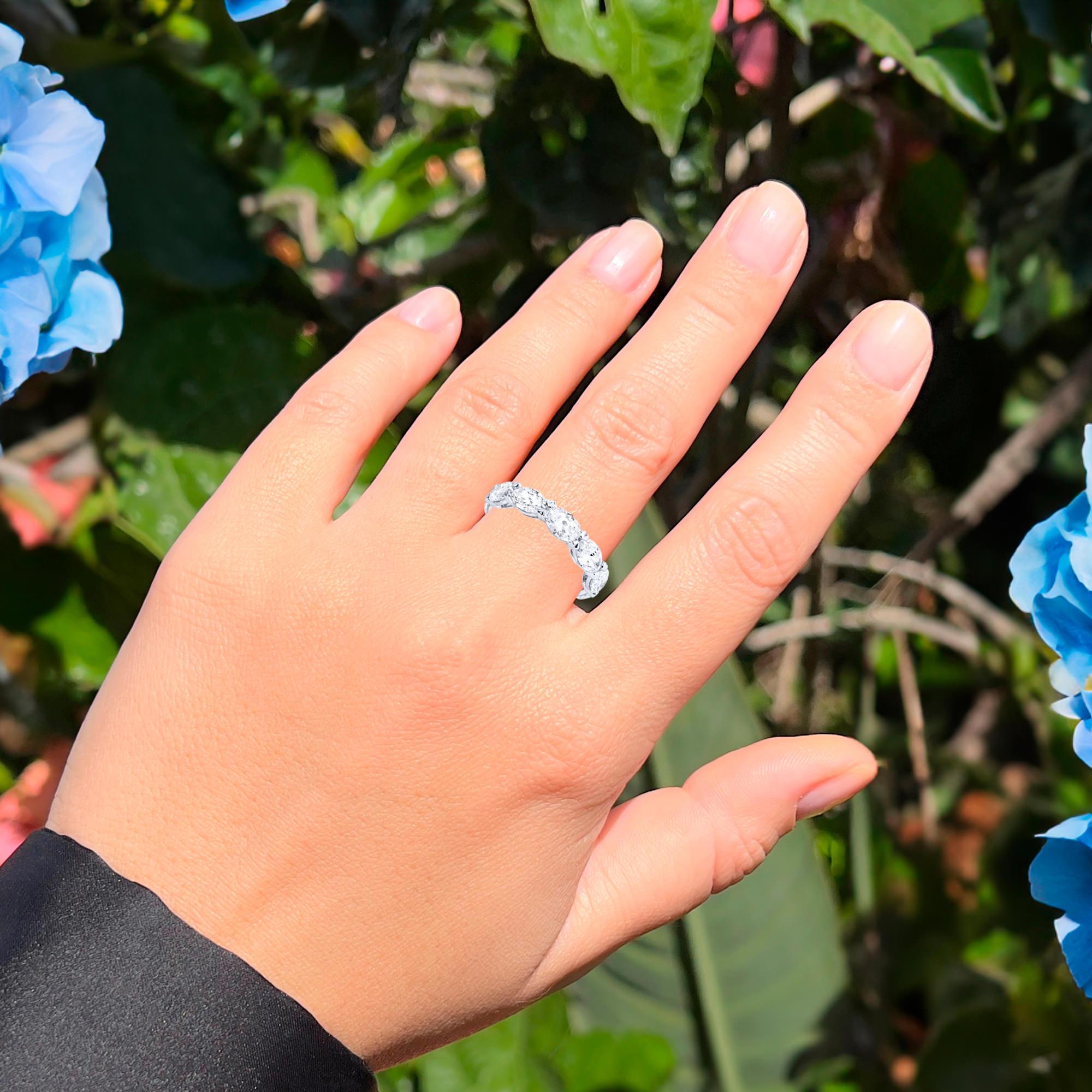 It comes with the Gemological Appraisal by GIA GG/AJP
All Gemstones are Natural
10 Diamonds = 5.03 Carats
Cut: Oval
Metal: 18K White Gold
Ring Size: 6.5 US