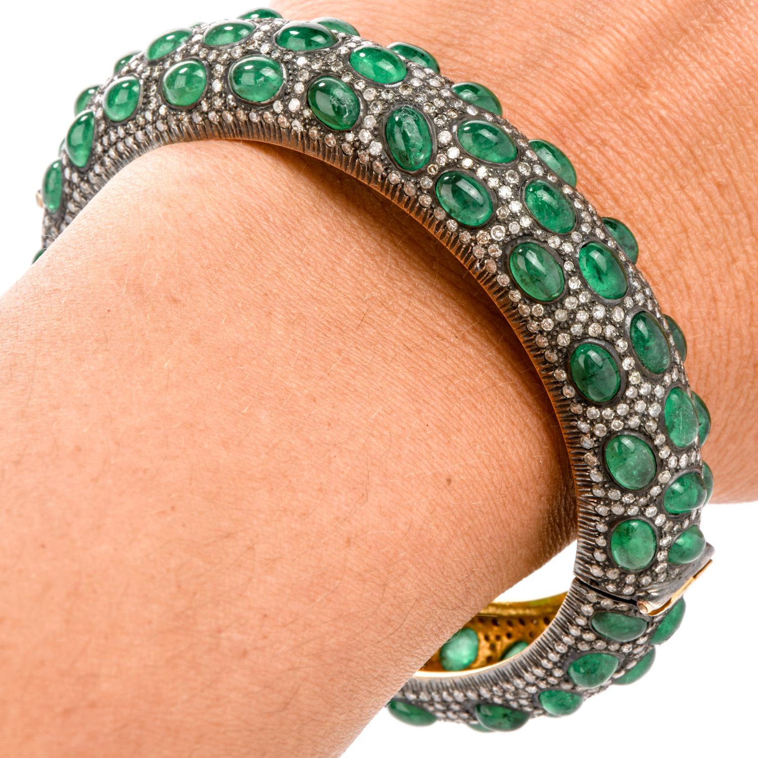 Eternity Diamond Emerald 18 Karat Gold Silver Bangle Bracelet In Excellent Condition In Miami, FL