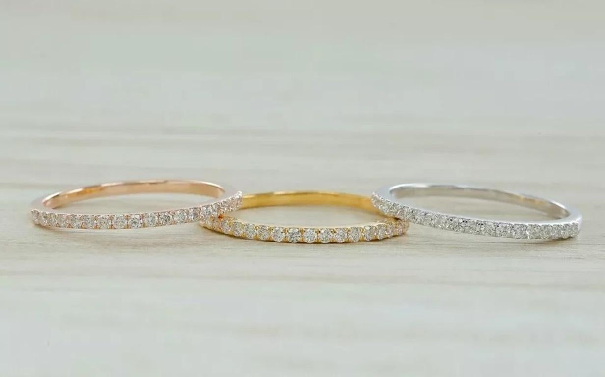 Mezza fascia di diamanti dell'eternità in oro massiccio 14k Anello impilabile di diamanti Regalo di nozze
Leggero, può essere indossato tutti i giorni

Informazioni aggiuntive:
Materiale: Diamante naturale, Oro giallo 14 carati
Metallo di base: Oro