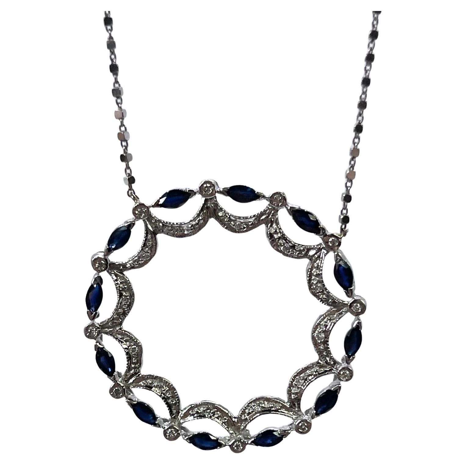Collier pendentif en forme de cercle d'éternité en filigrane avec diamants et saphir