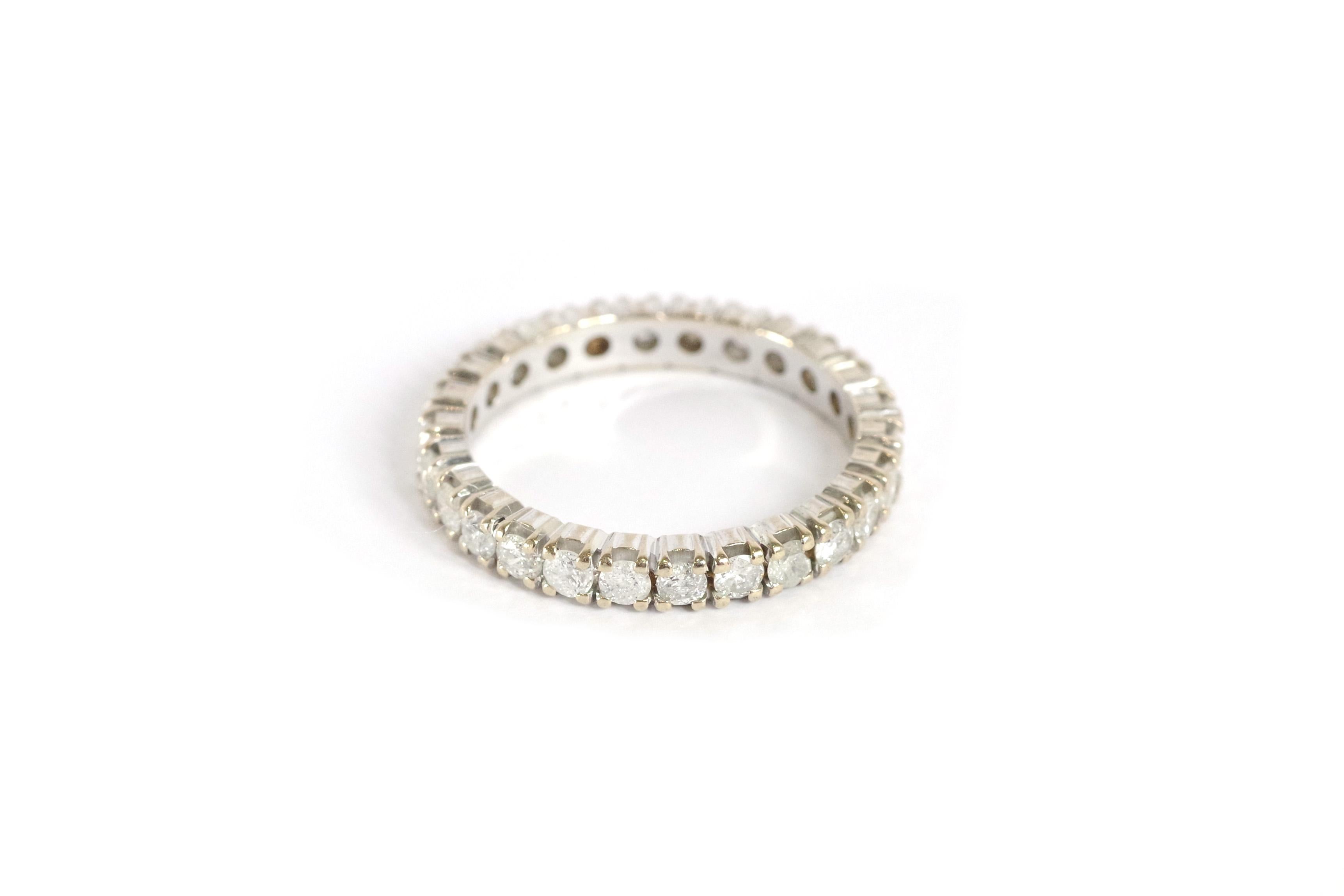 Retro Eternity diamond ring in 18k gold, Vintage band diamond ring, 0.78 ct diamond For Sale