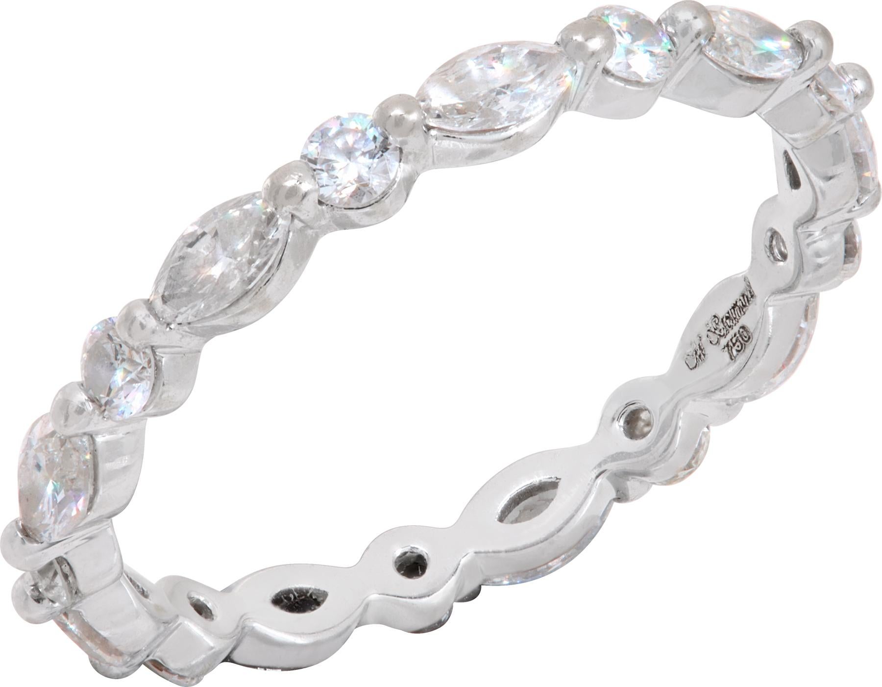 Anello Eternity con diamante in oro bianco 18 carati In condizioni ottime in vendita a Surfside, FL