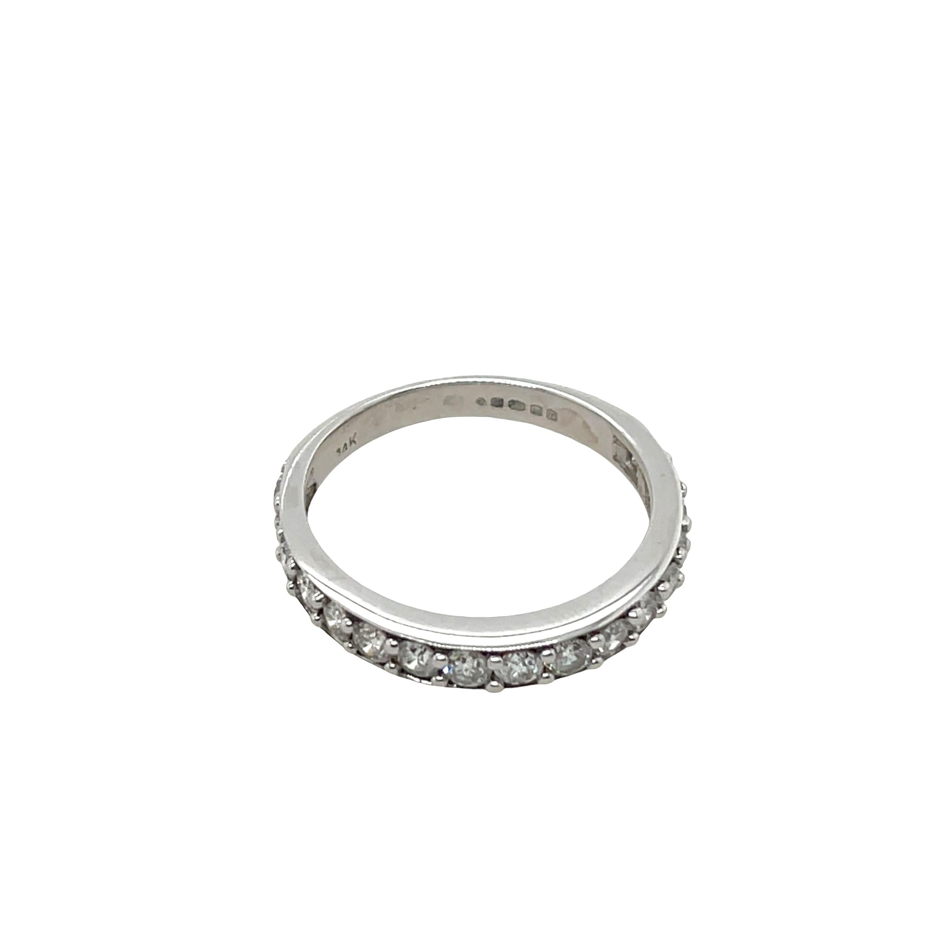 Taglio rotondo Anello Eternity Diamond con diamanti da 0,70 carati in oro bianco 14 carati in vendita