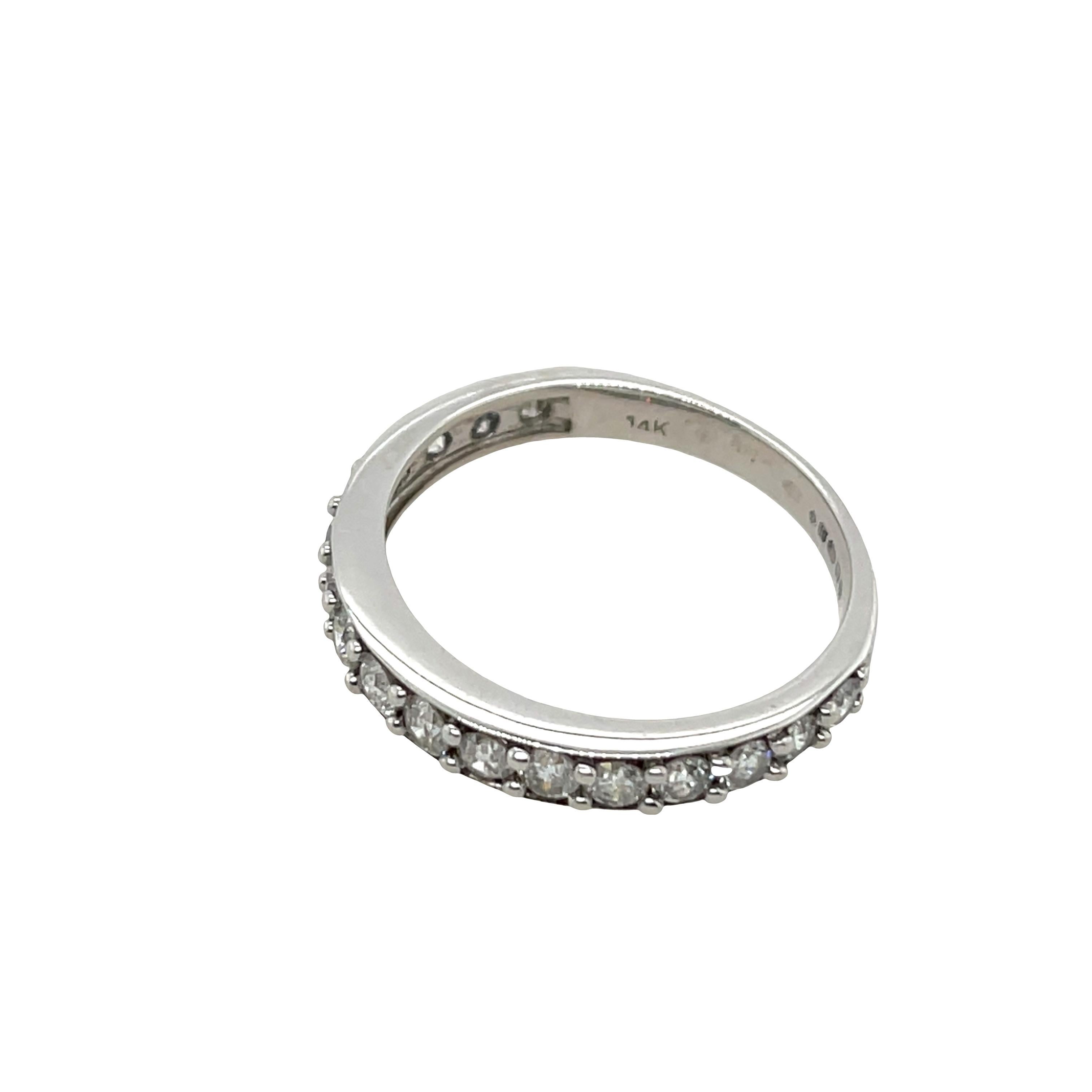 Anello Eternity Diamond con diamanti da 0,70 carati in oro bianco 14 carati In condizioni ottime in vendita a London, GB