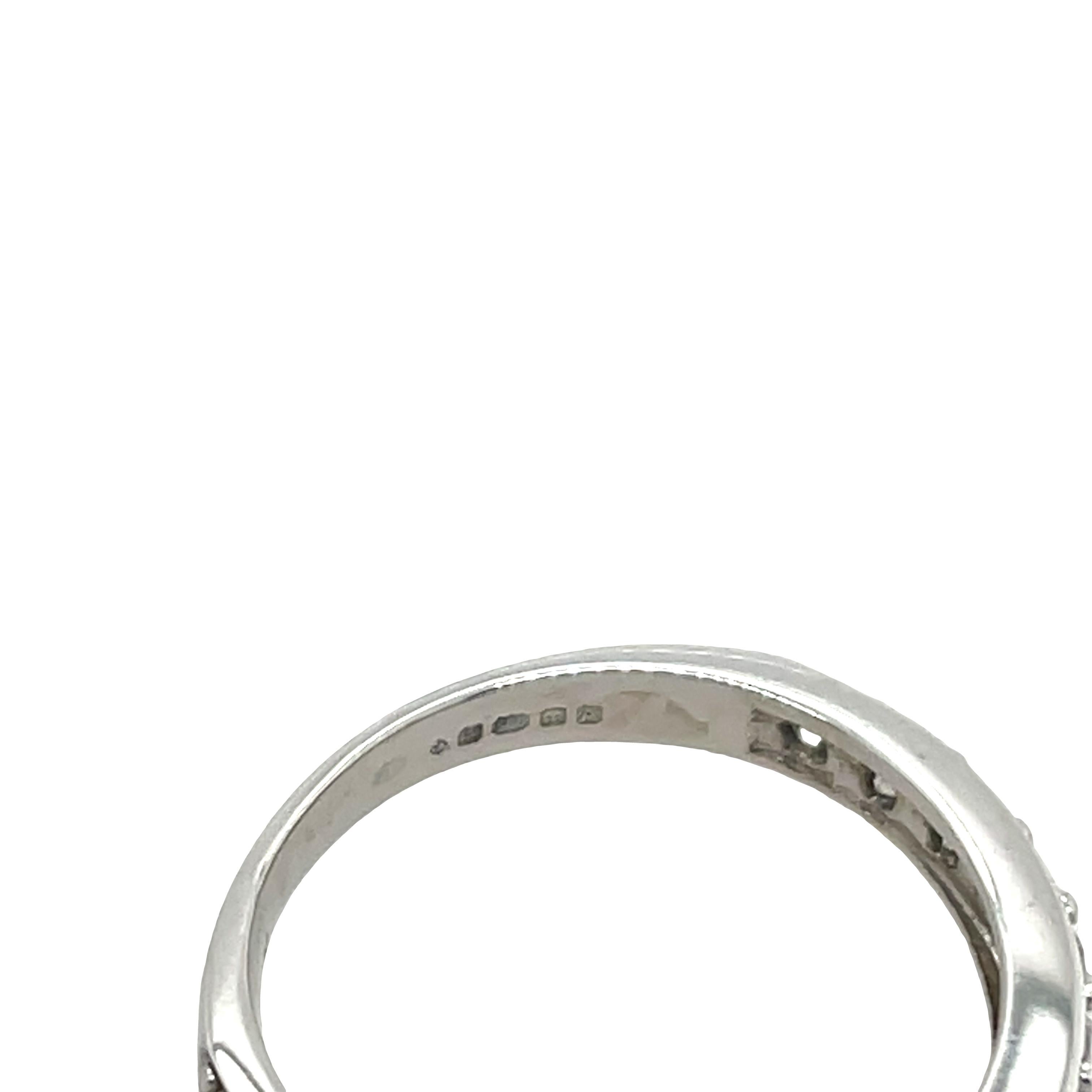 Donna Anello Eternity Diamond con diamanti da 0,70 carati in oro bianco 14 carati in vendita