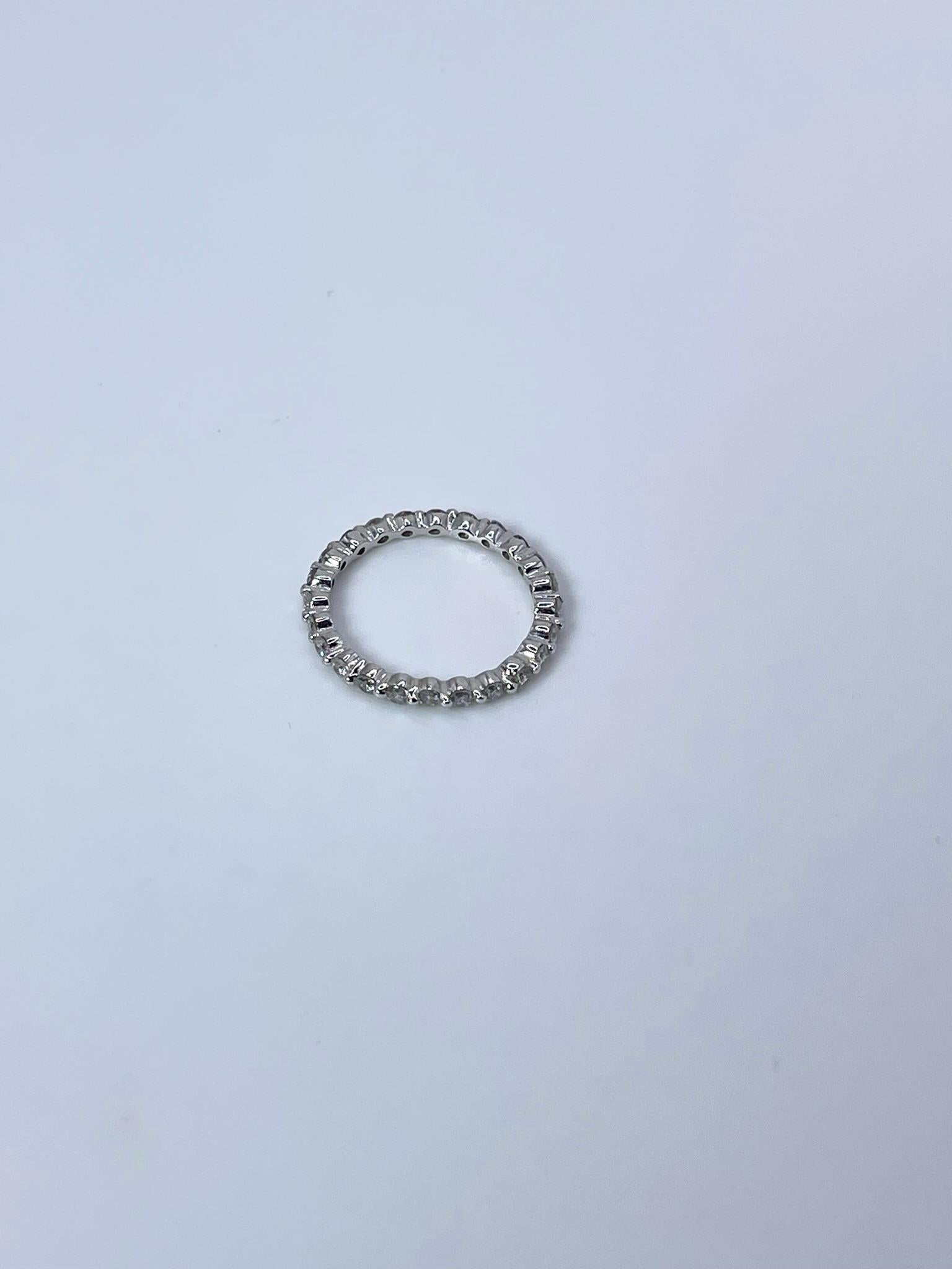 Modernist Eternity diamond ring shared claw size 5 marriage ring Elegant diamond ring For Sale
