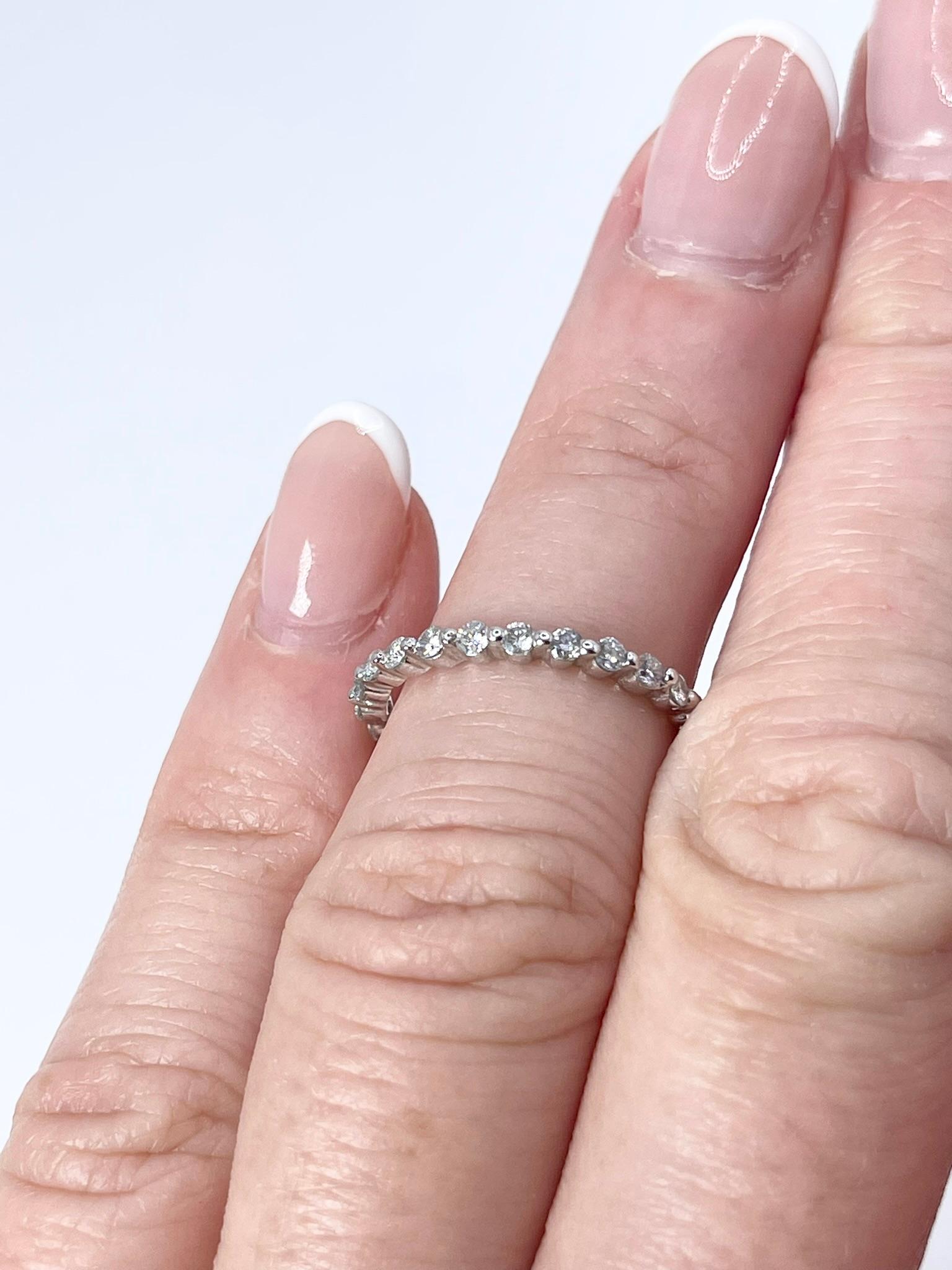 Women's Eternity diamond ring shared claw size 5 marriage ring Elegant diamond ring For Sale