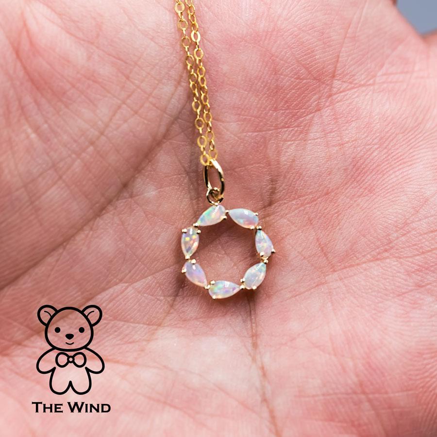 Eternidad Amor Cristal Australiano Ópalo Círculo Collar Colgante Oro Amarillo 14K en Nuevo estado para la venta en Suwanee, GA