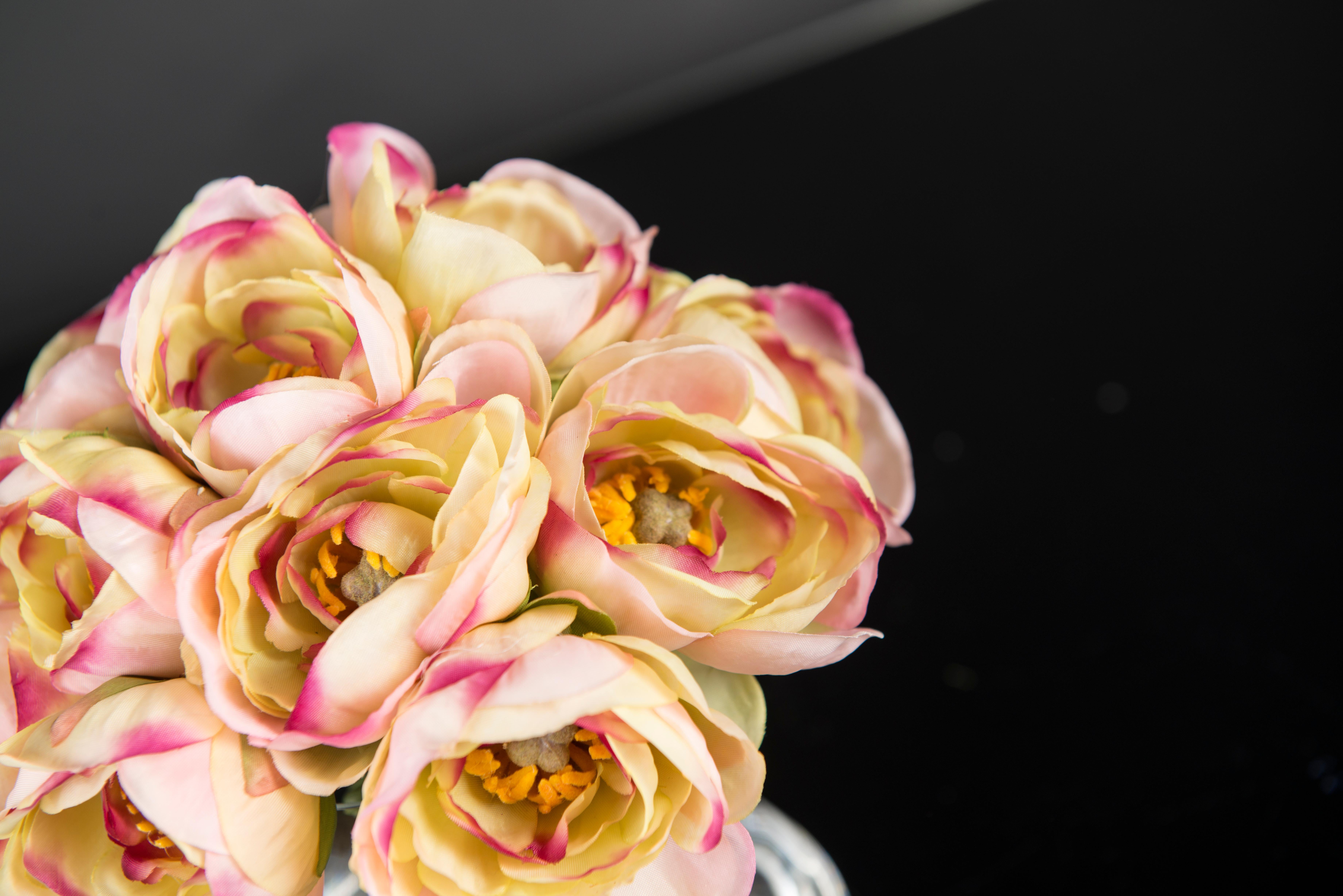 Eternity Minimes Ranunculus Bouquet Set Arrangement, Flowers, Italy For Sale 1