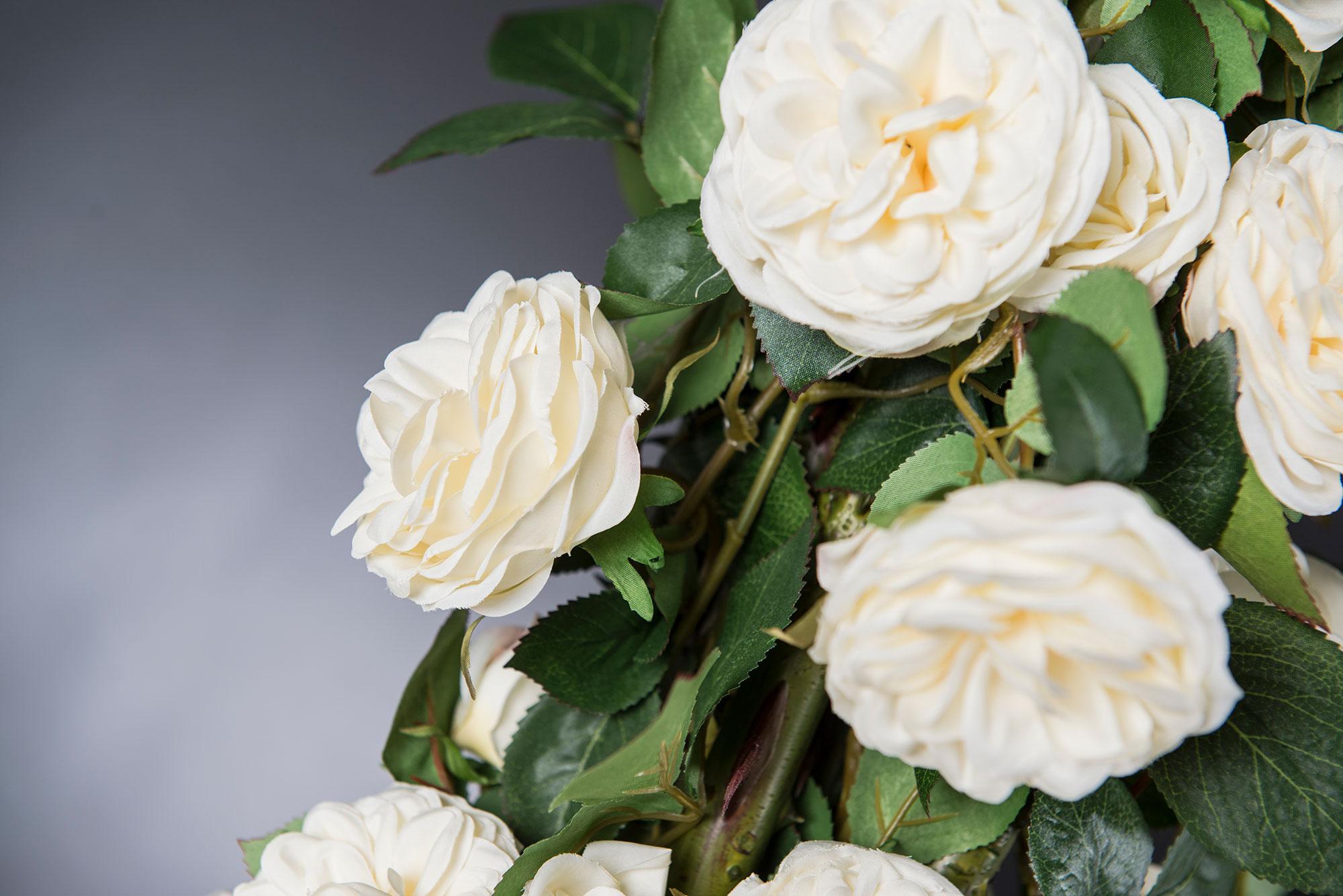 Modern Eternity Penelope Column Roses Set Arrangement, Flowers, Italy For Sale