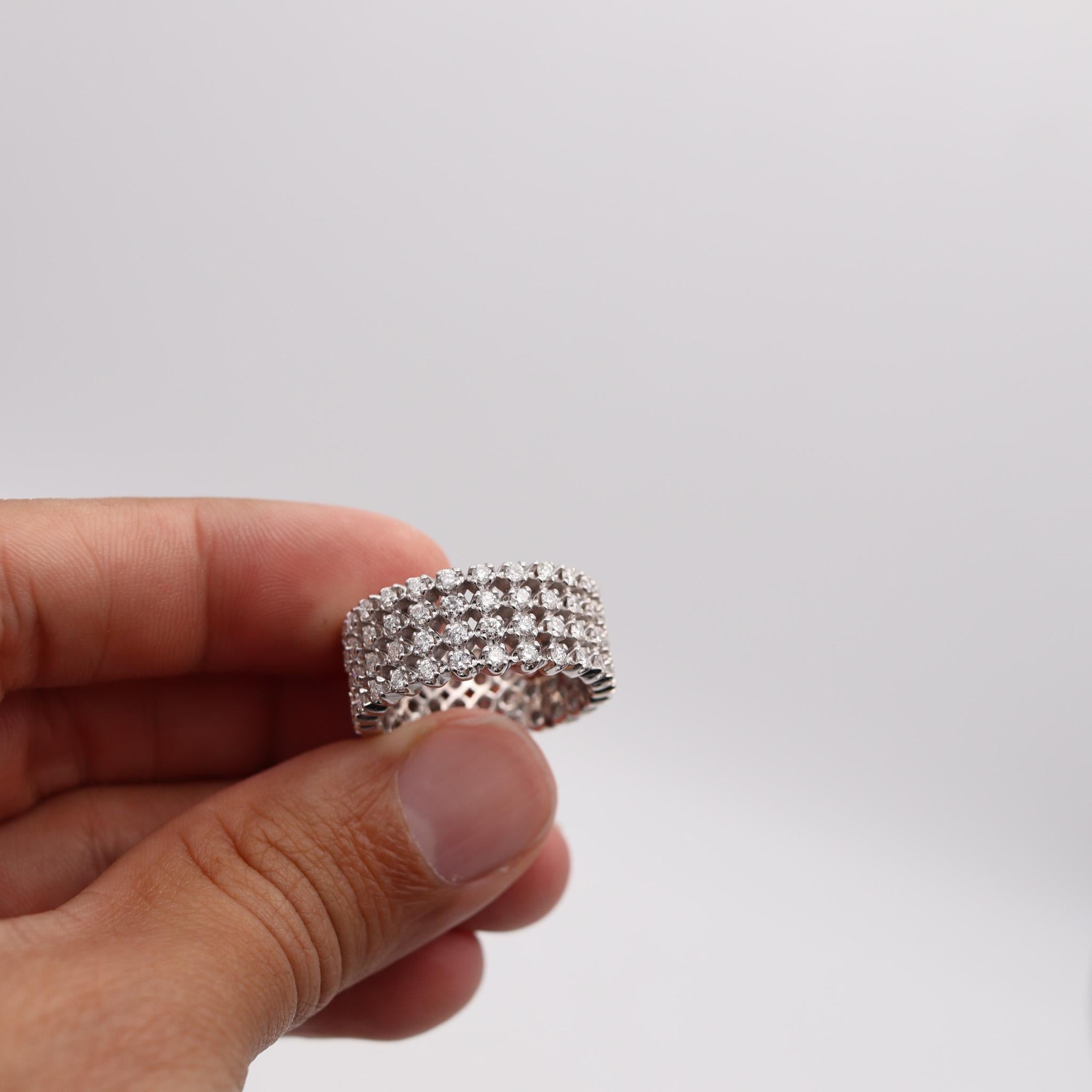 Quadratischer Eternity-Ring aus 18 Karat Weißgold mit 3 Diamanten im Brillantschliff für Damen oder Herren im Angebot