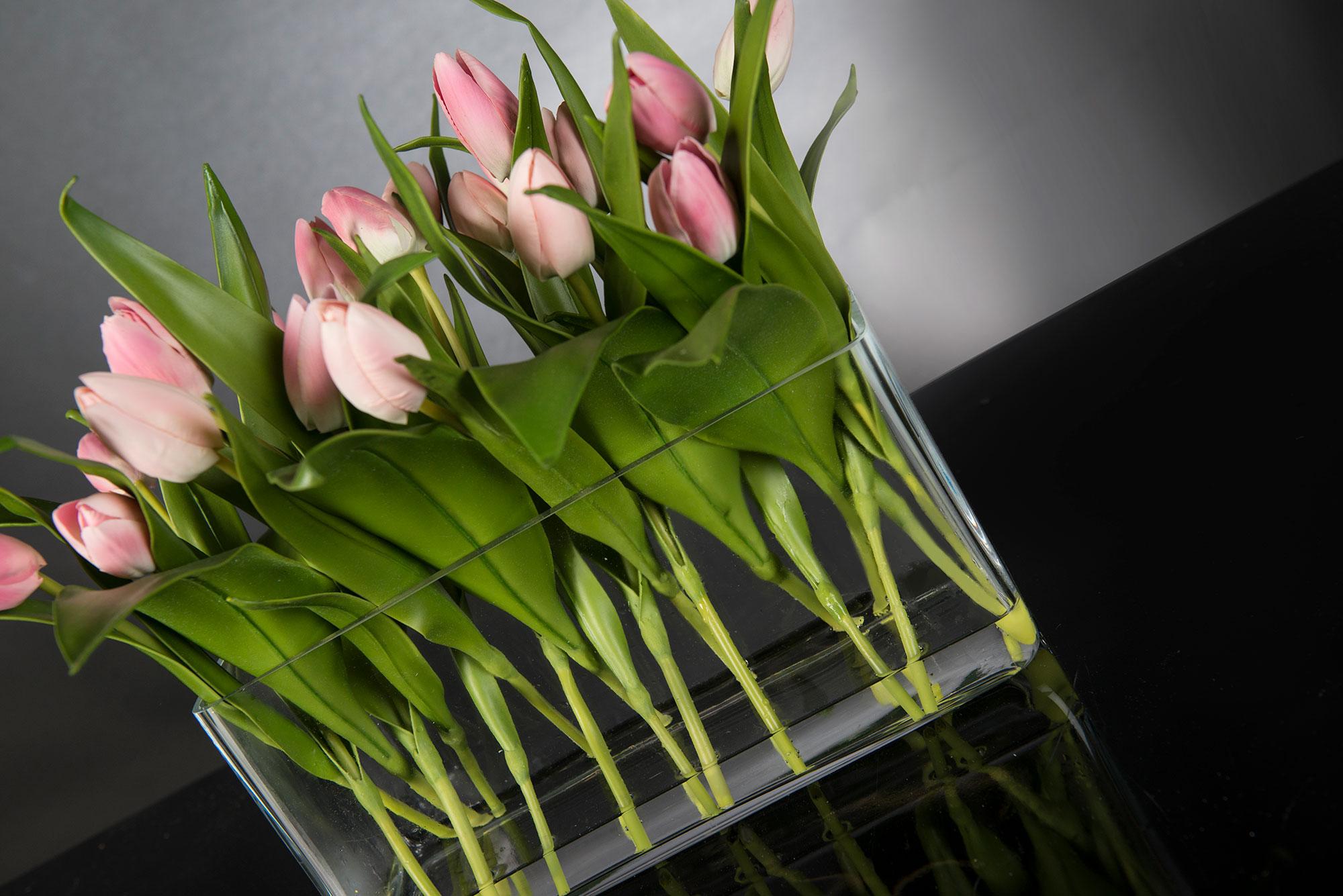 Eternity Rectangular Milos Set Arrangement:: Rosa Blumen:: Italien (Moderne) im Angebot
