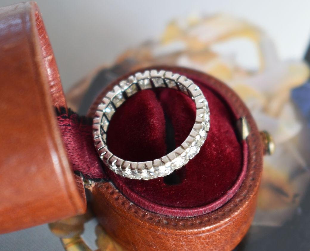 Anello dell'eternità, oro 18 carati, diamanti 2 carati H/VS - CIRCA 1990 In condizioni ottime in vendita a PARIS, FR