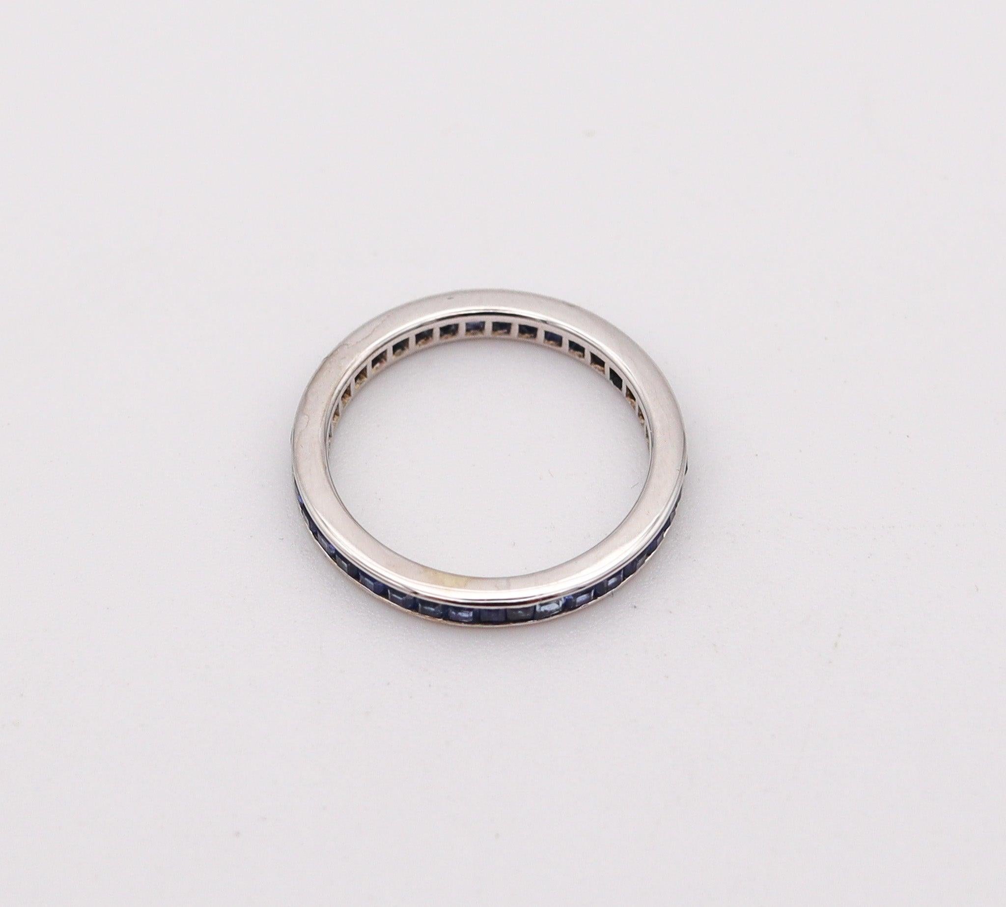 ETERNITY Ring Art Deco Band In 18Kt White Gold With 1.66 Ctw Vivid Blue Sapphire In Excellent Condition For Sale In Miami, FL