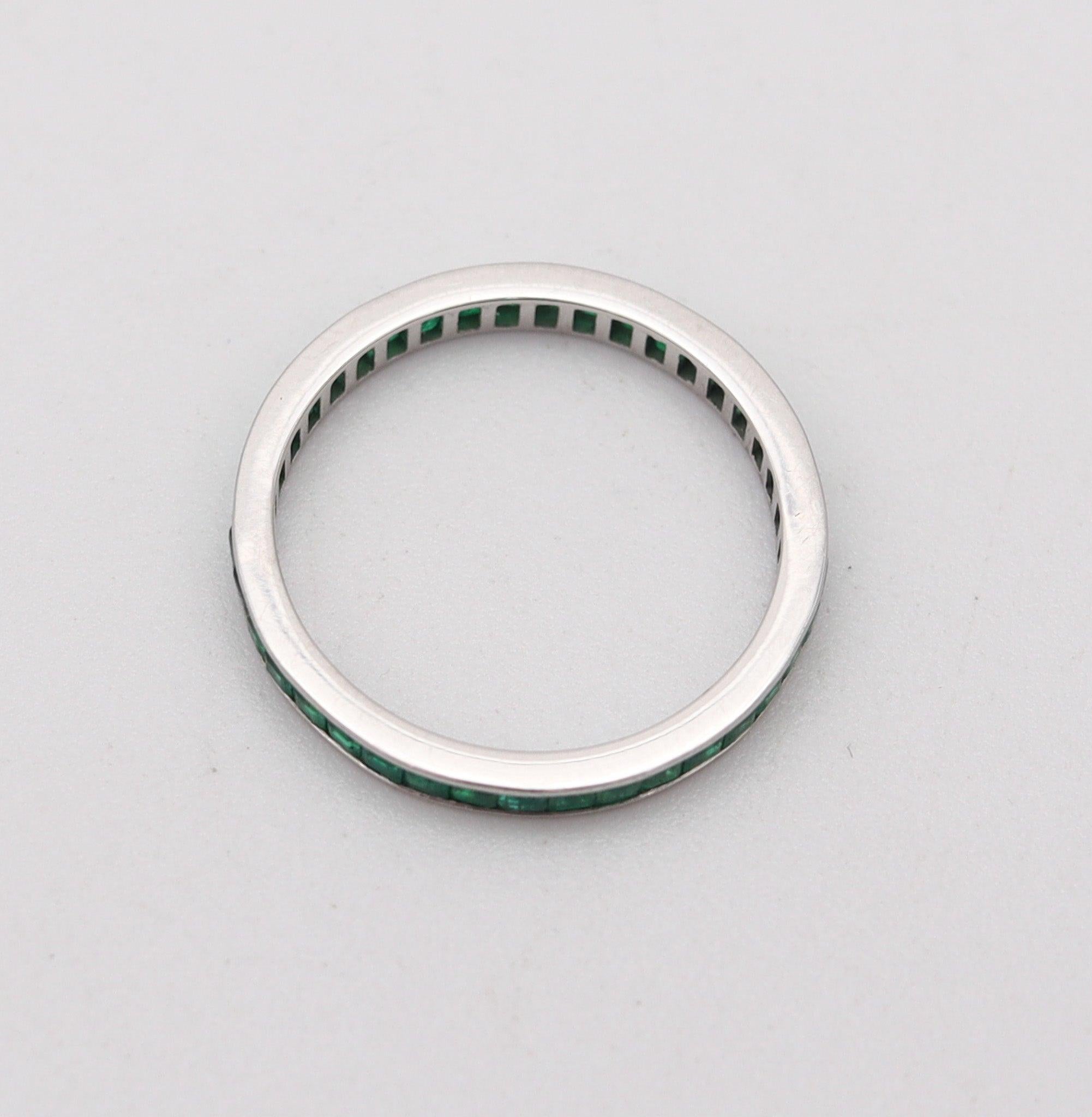 Art Deco ETERNITY Ring Band In 14Kt White Gold With 1.30 Ctw In Vivid Green Emeralds For Sale