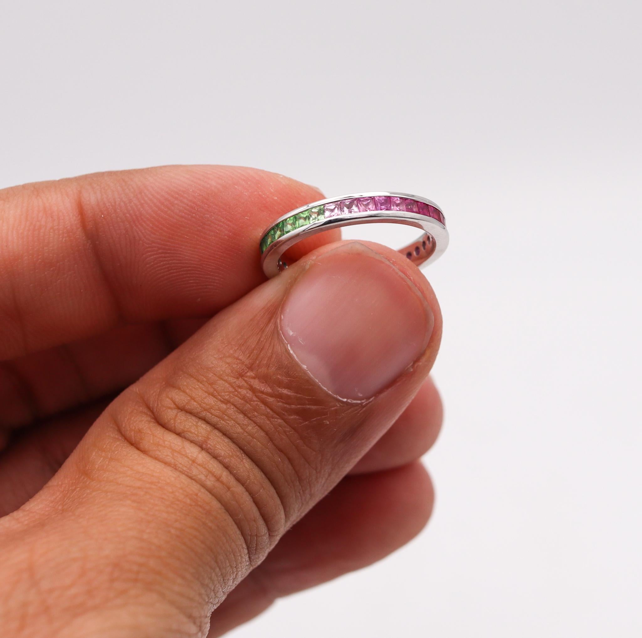 Eternity Ring Band in 18kt White Gold with 1.95 Ctw in Green and Pink Sapphires In Excellent Condition For Sale In Miami, FL