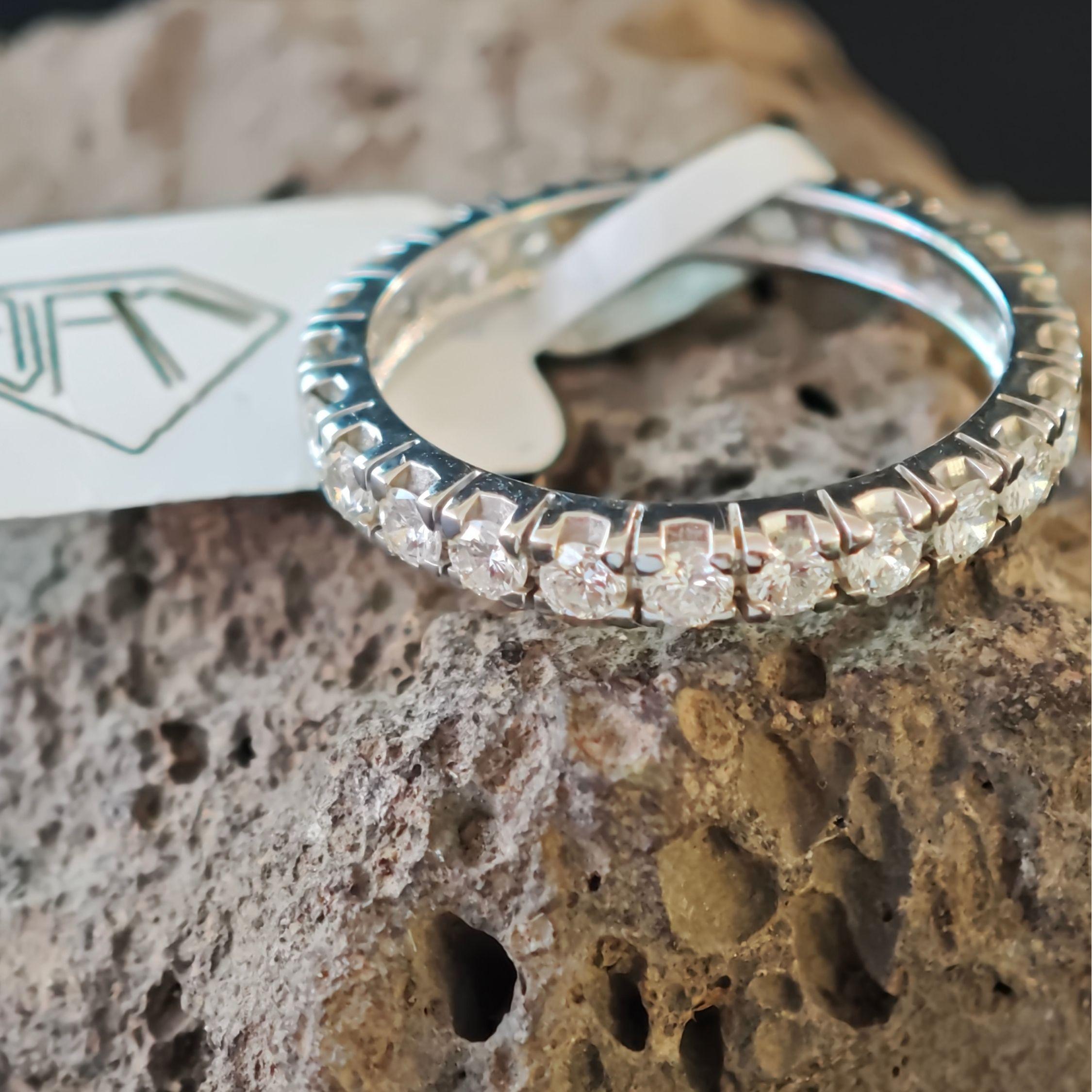 Bague d'éternité, diamants naturels, or blanc 14K Unisexe en vente