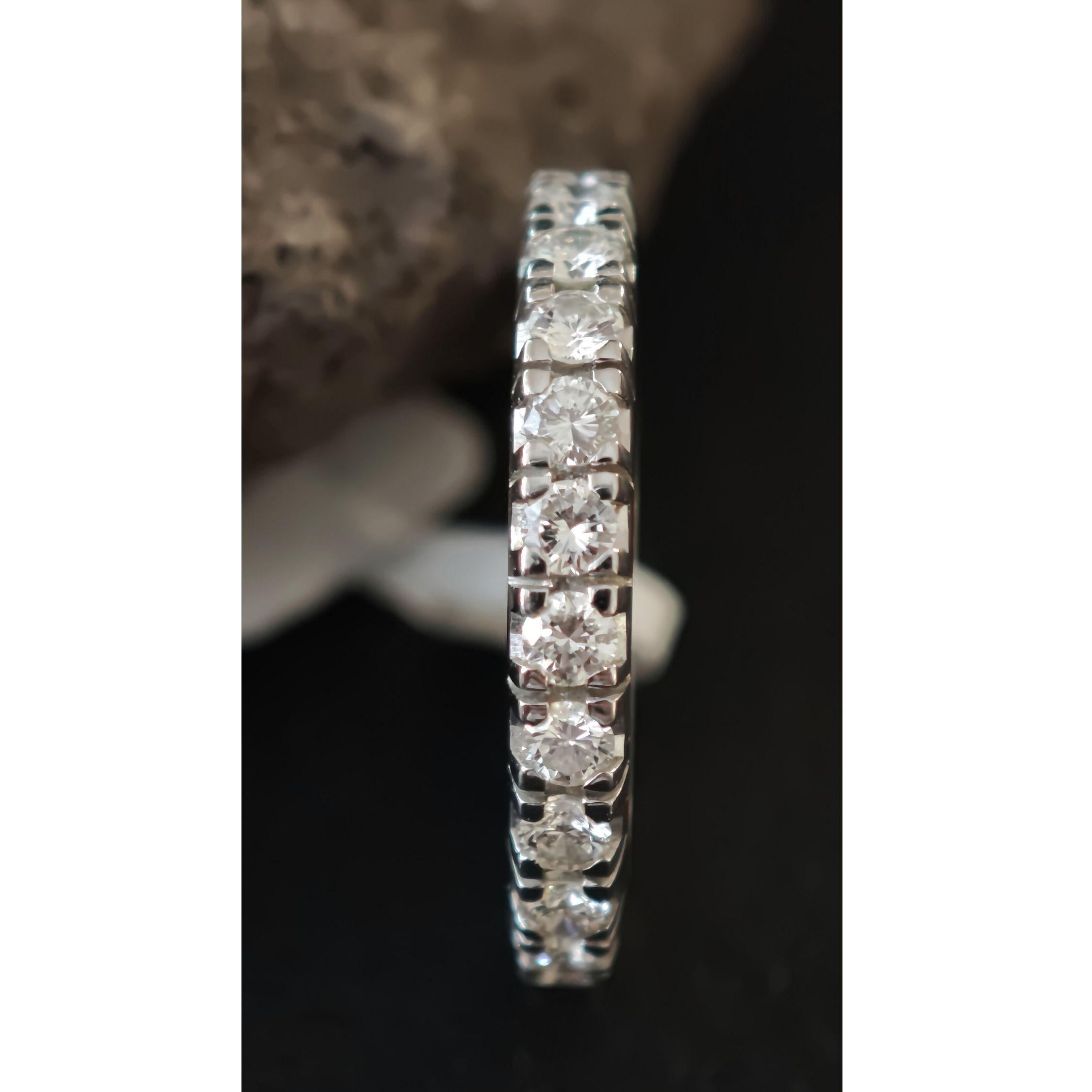 Bague d'éternité, diamants naturels, or blanc 14K en vente 3