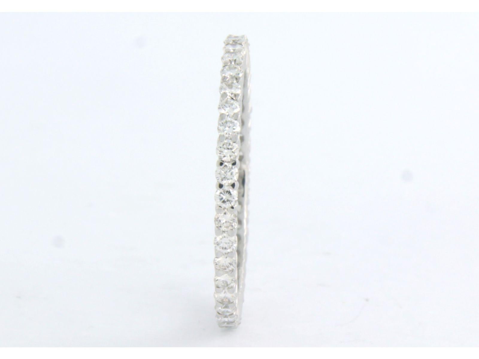 Eternity ring set with diamonds 18k white gold In New Condition For Sale In The Hague, ZH
