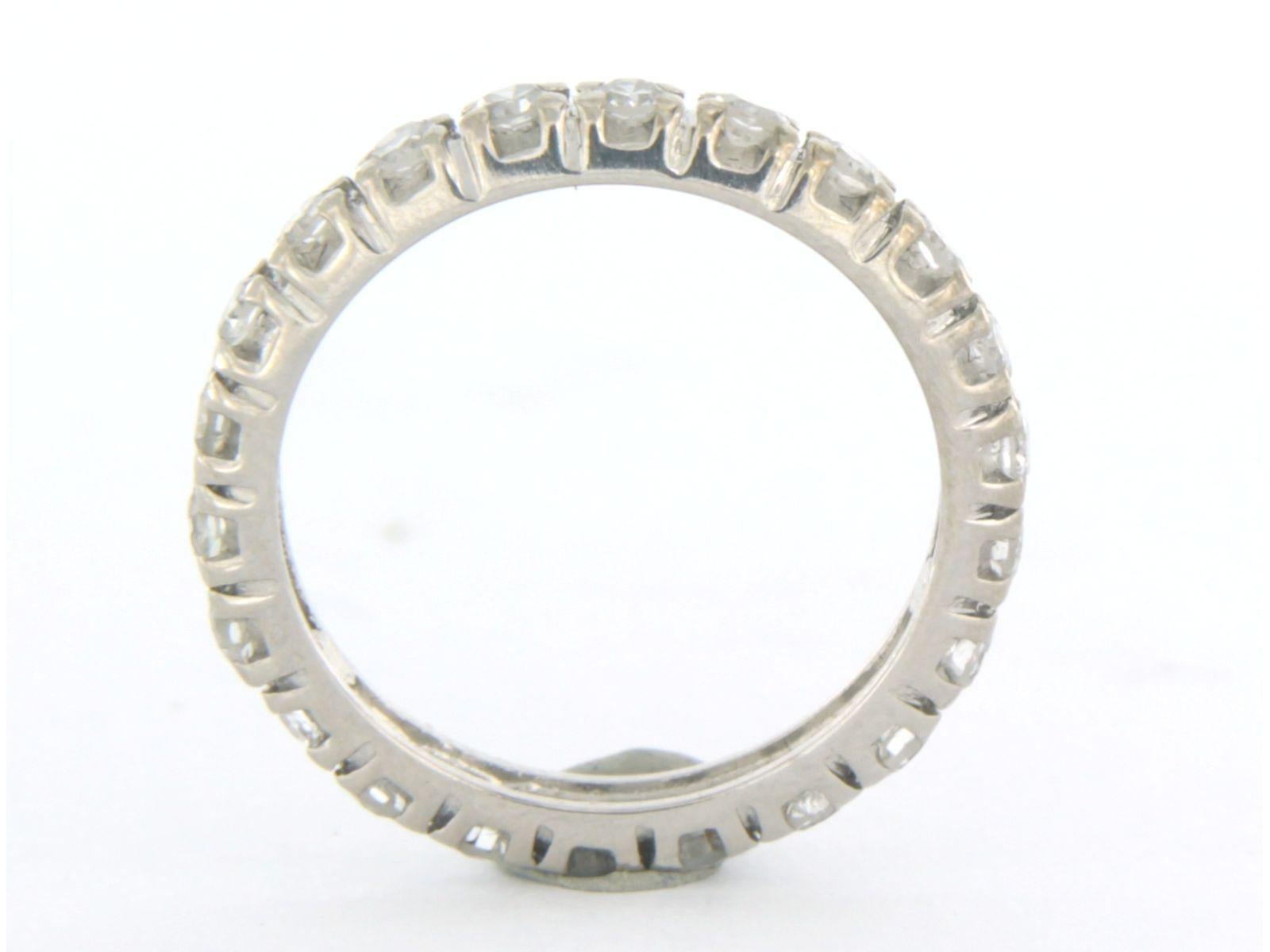 Eternity-Ring aus 18 Karat Weißgold mit Diamanten besetzt Damen im Angebot