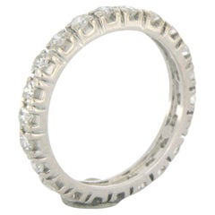 Eternity-Ring aus 18 Karat Weißgold mit Diamanten besetzt