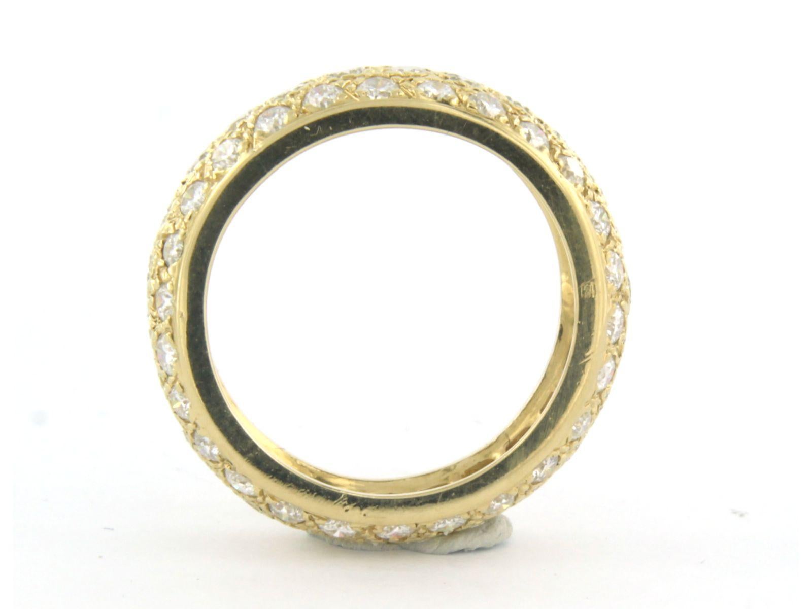 Moderne Bague d'éternité sertie de diamants en or jaune 18 carats en vente