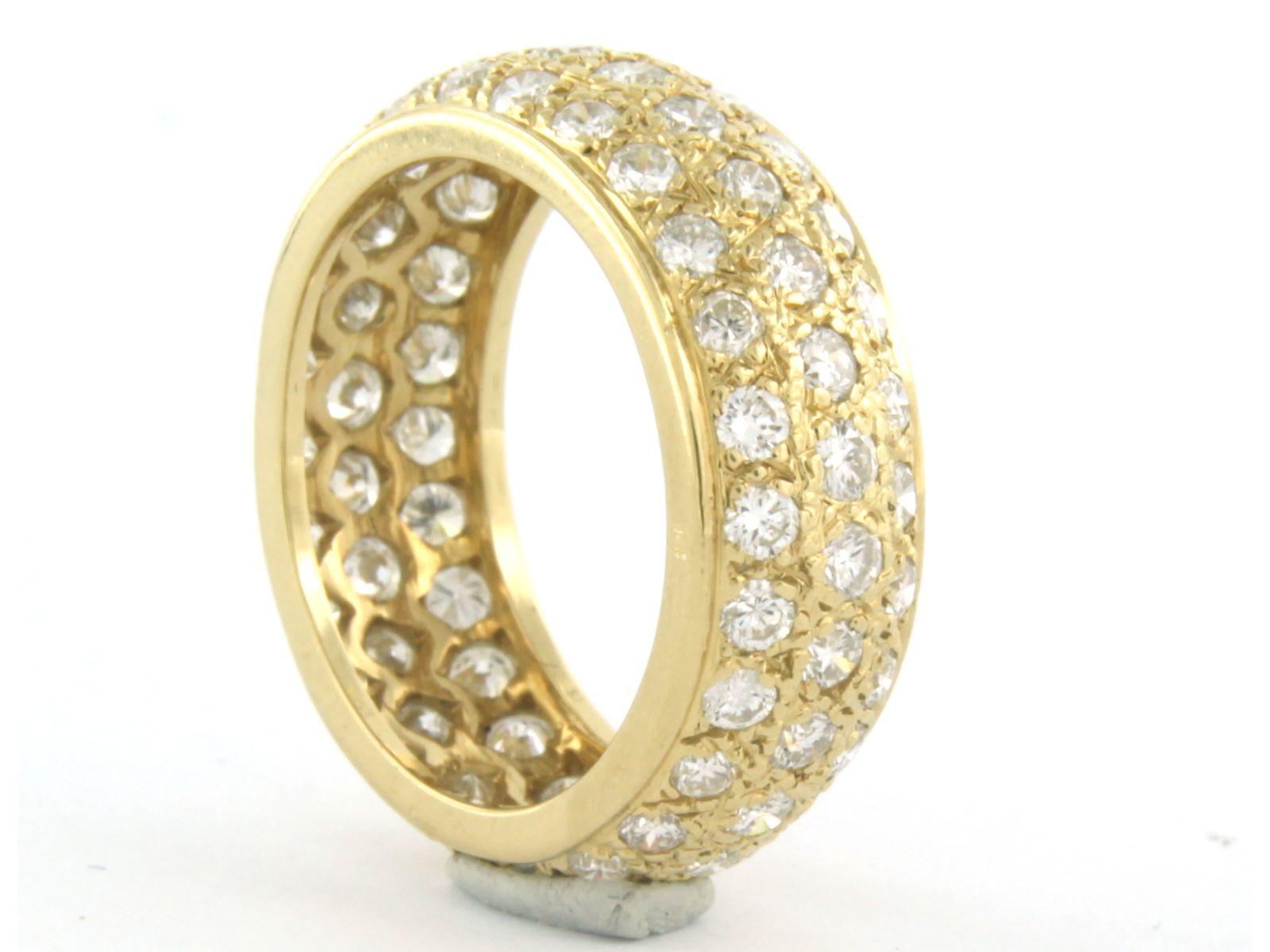 Taille brillant Bague d'éternité sertie de diamants en or jaune 18 carats en vente