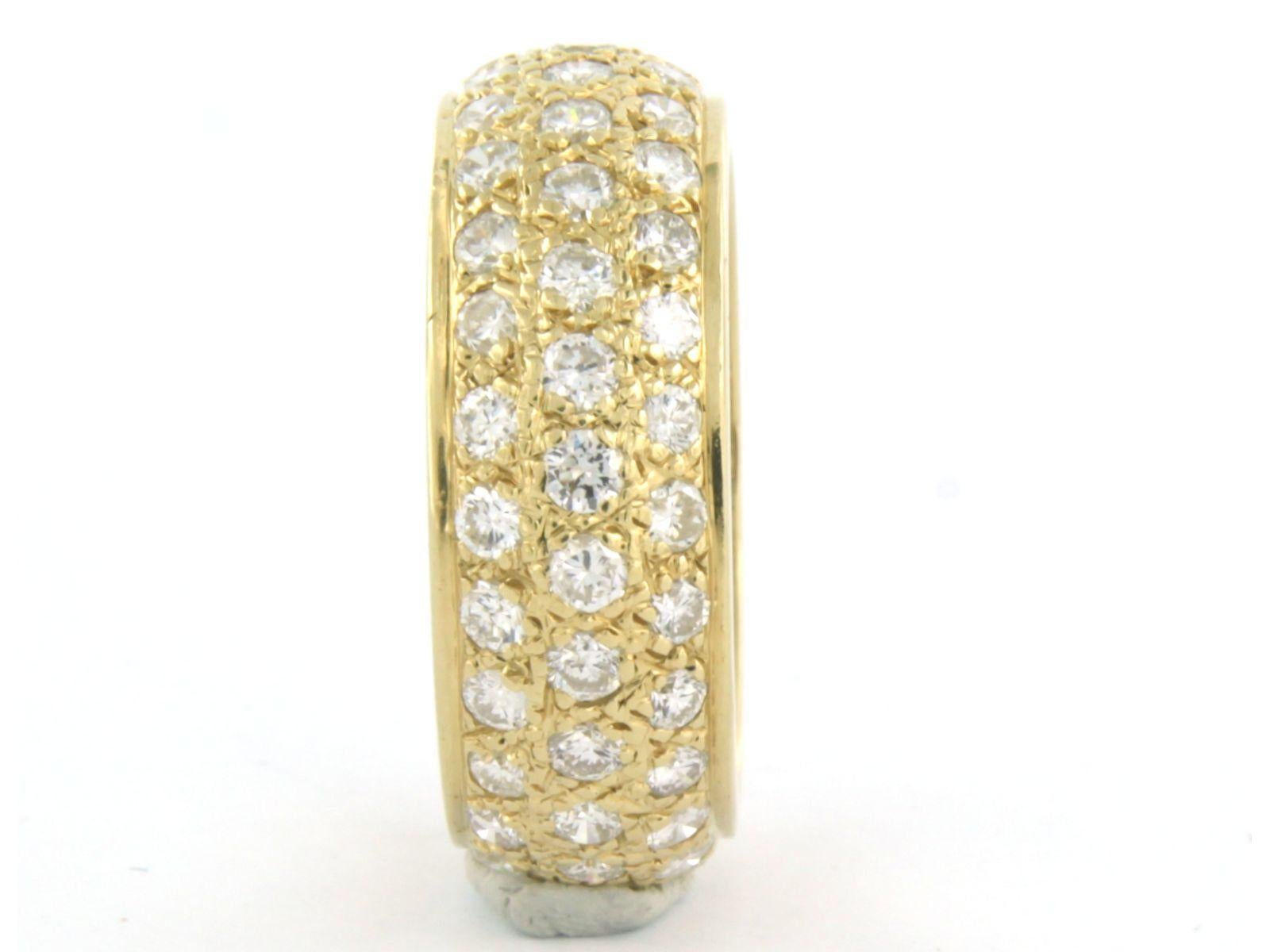Bague d'éternité sertie de diamants en or jaune 18 carats Pour femmes en vente