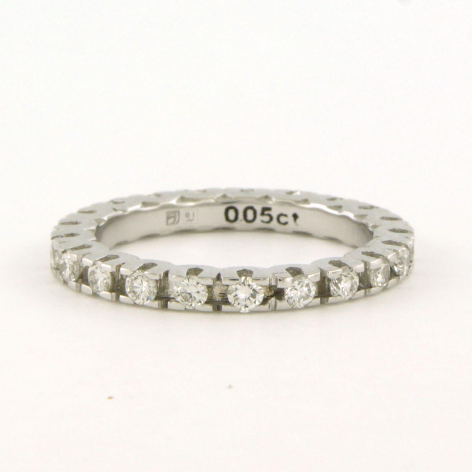 Bague d'éternité en or blanc 18k sertie d'un diamant taille brillant jusqu'à 0,85 ct - F/G - VS/SI - taille de bague US 7,25 - EU 17,5(55)

Description détaillée

La partie supérieure de l'anneau mesure 2,4 mm de large et 2,8 mm de haut.

Taille de