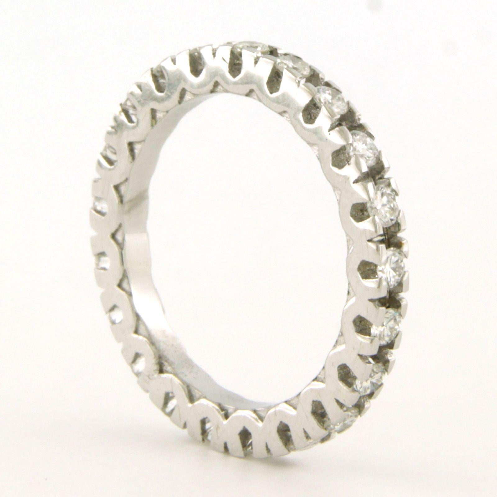 Bague éternité avec diamants taille brillant jusqu'à 0,85ct Or blanc 18k Excellent état - En vente à The Hague, ZH