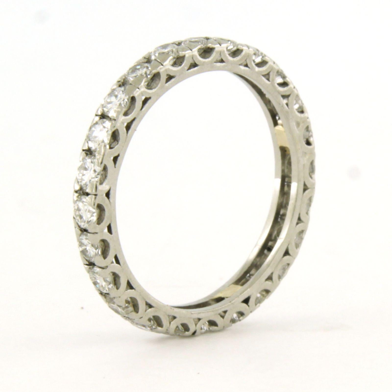 Bague d'éternité avec diamants taille brillant jusqu'à 1.00ct 2.8 grammes platine en vente 1