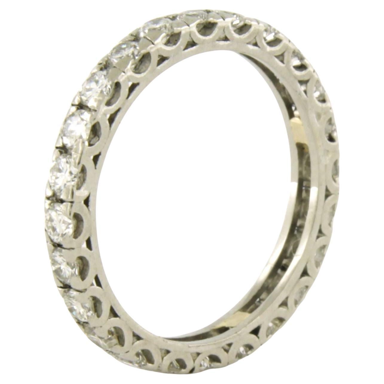 Bague d
éternité avec diamants taille brillant jusqu
à 1.00ct 2.8 grammes platine en vente