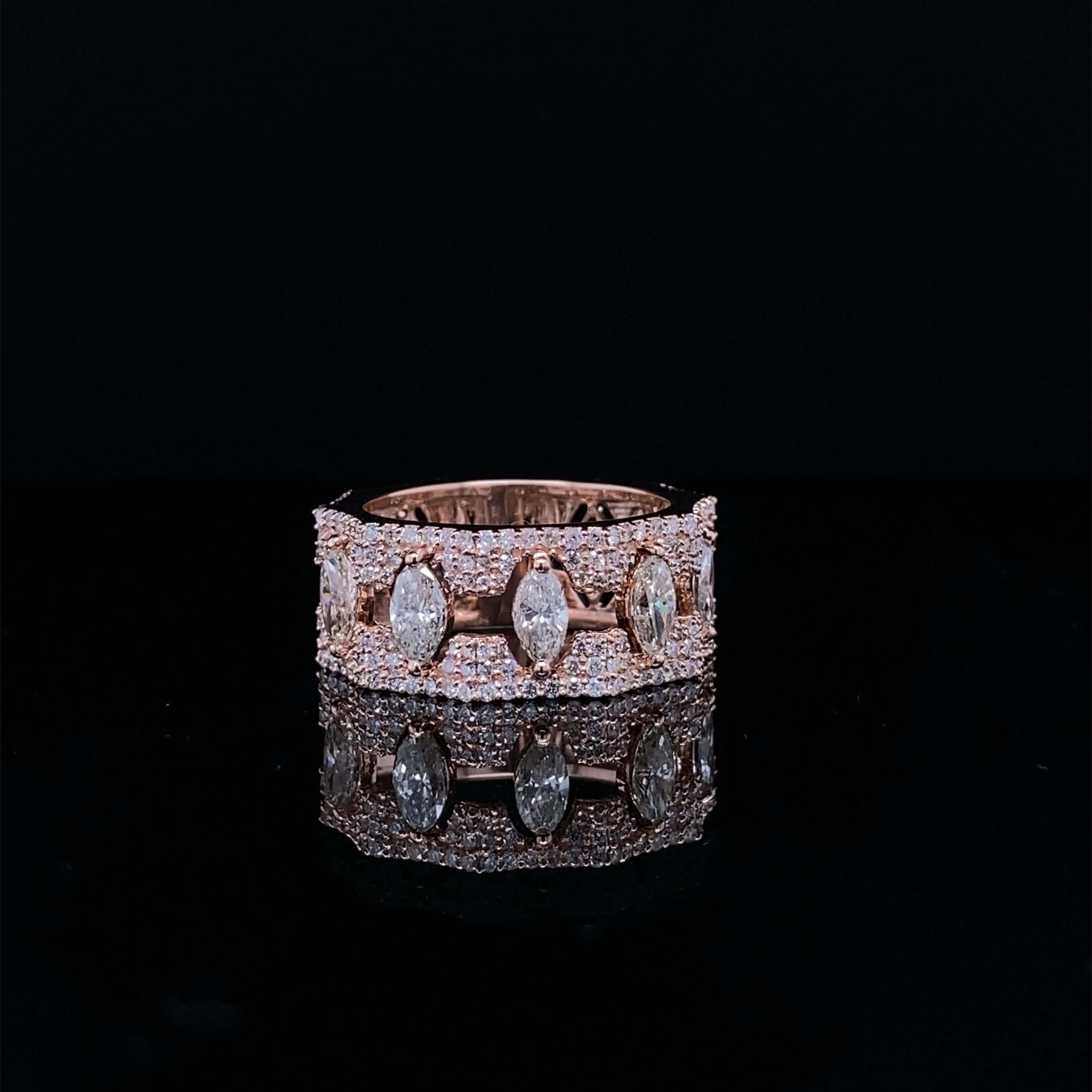  Eternity Ring With Marquise & Round Cut Diamonds set in 18K Solid Gold In New Condition For Sale In New Delhi, DL