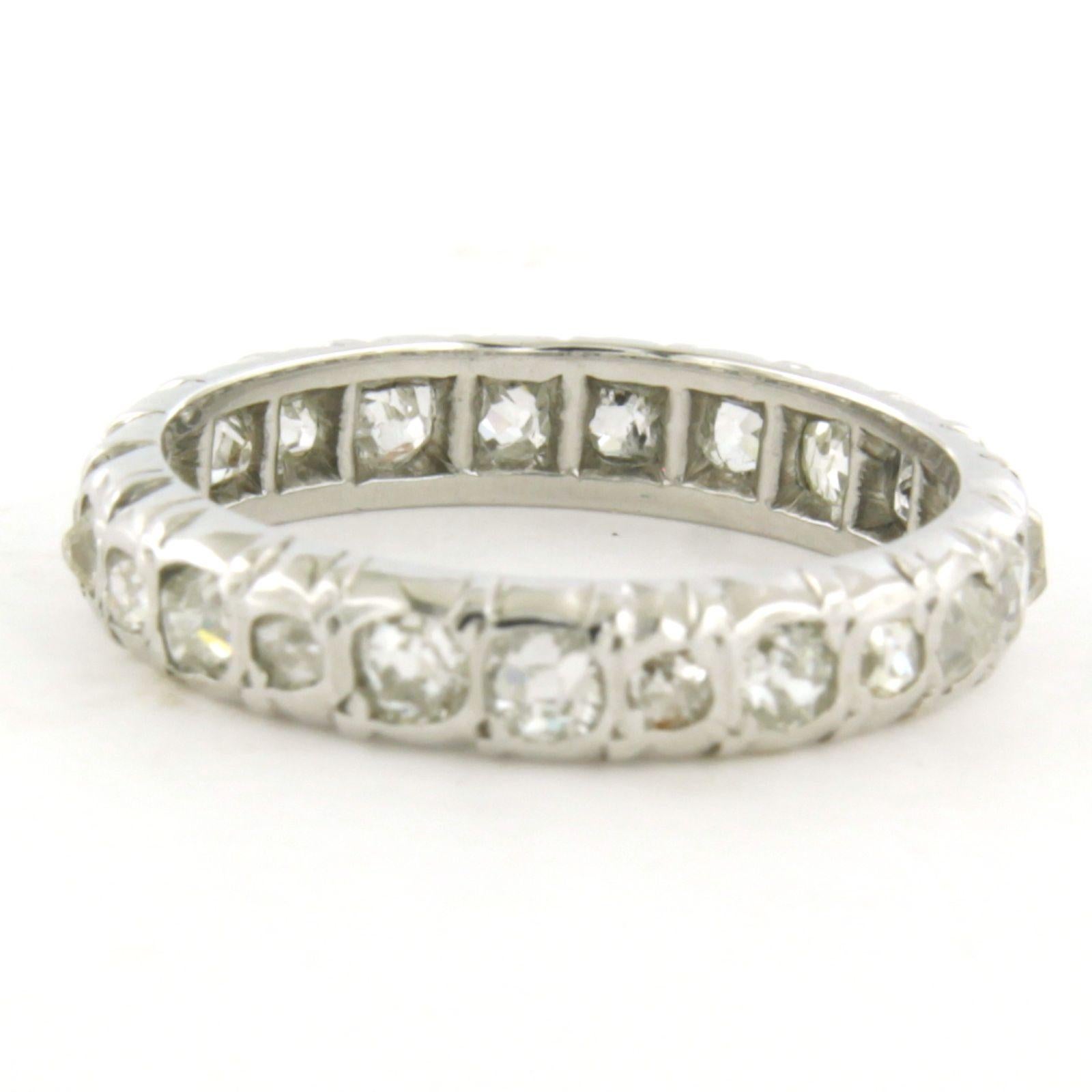 18k white gold alliance ring set with old mine-cut diamonds up to 1.40 ct - G/H - SI - ring size US 6 - EU 16.5 (52)

Detailed description:

The front of the ring is 3.8 mm wide

Ring size US 6 - EU 16.5 (52)

Weight: 3.1 grams

Set with

- 24 x 2.5