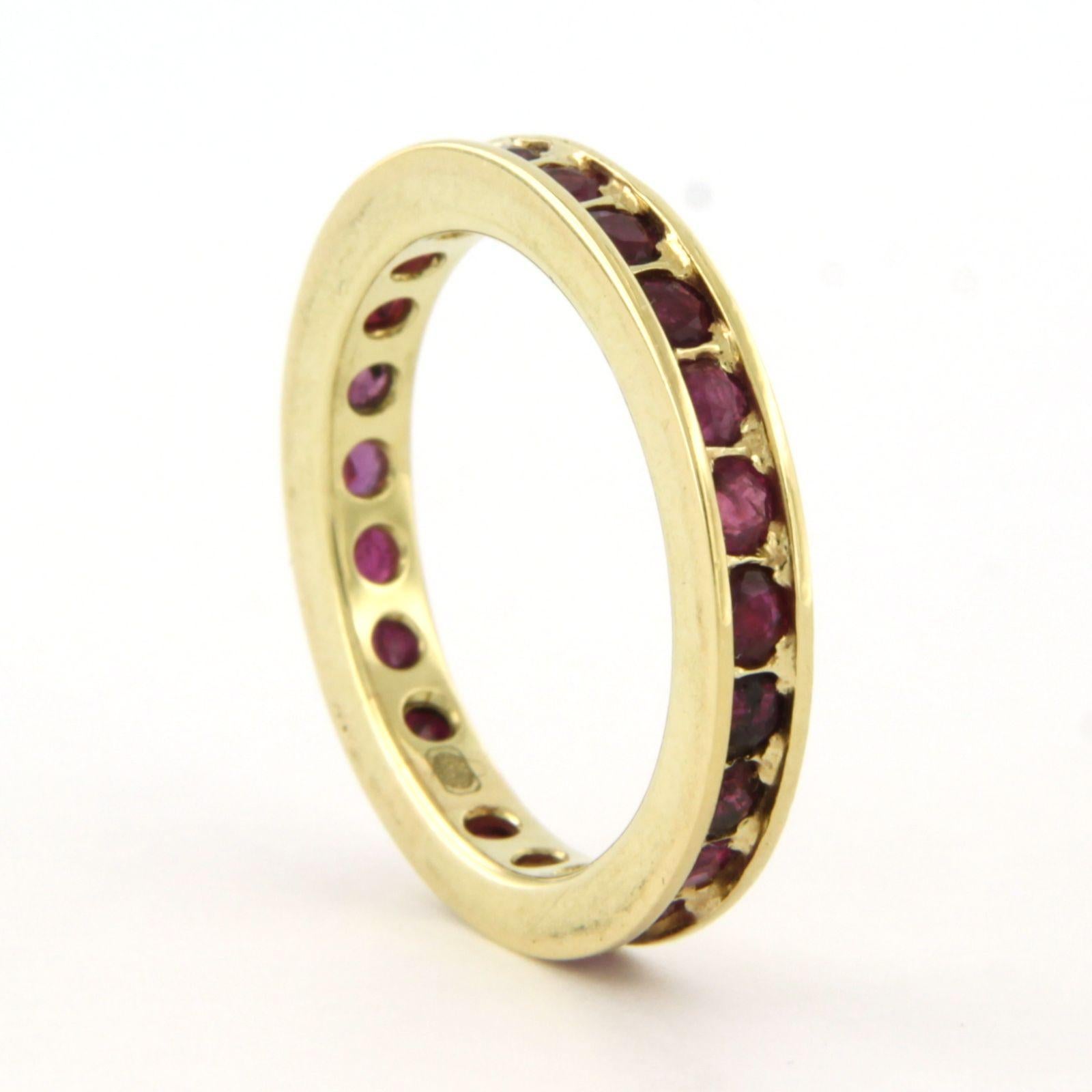 Anello Eternity con rubino in oro giallo 14k In condizioni ottime in vendita a The Hague, ZH