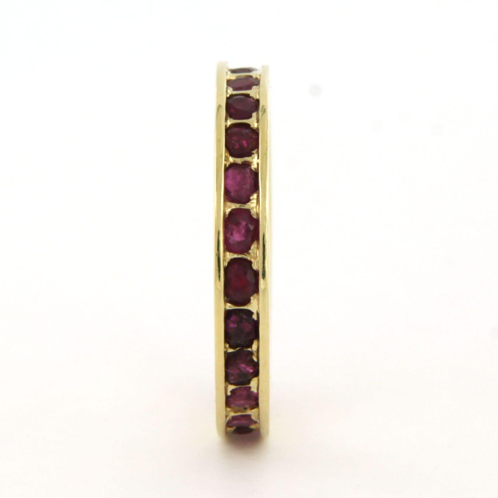 Donna Anello Eternity con rubino in oro giallo 14k in vendita