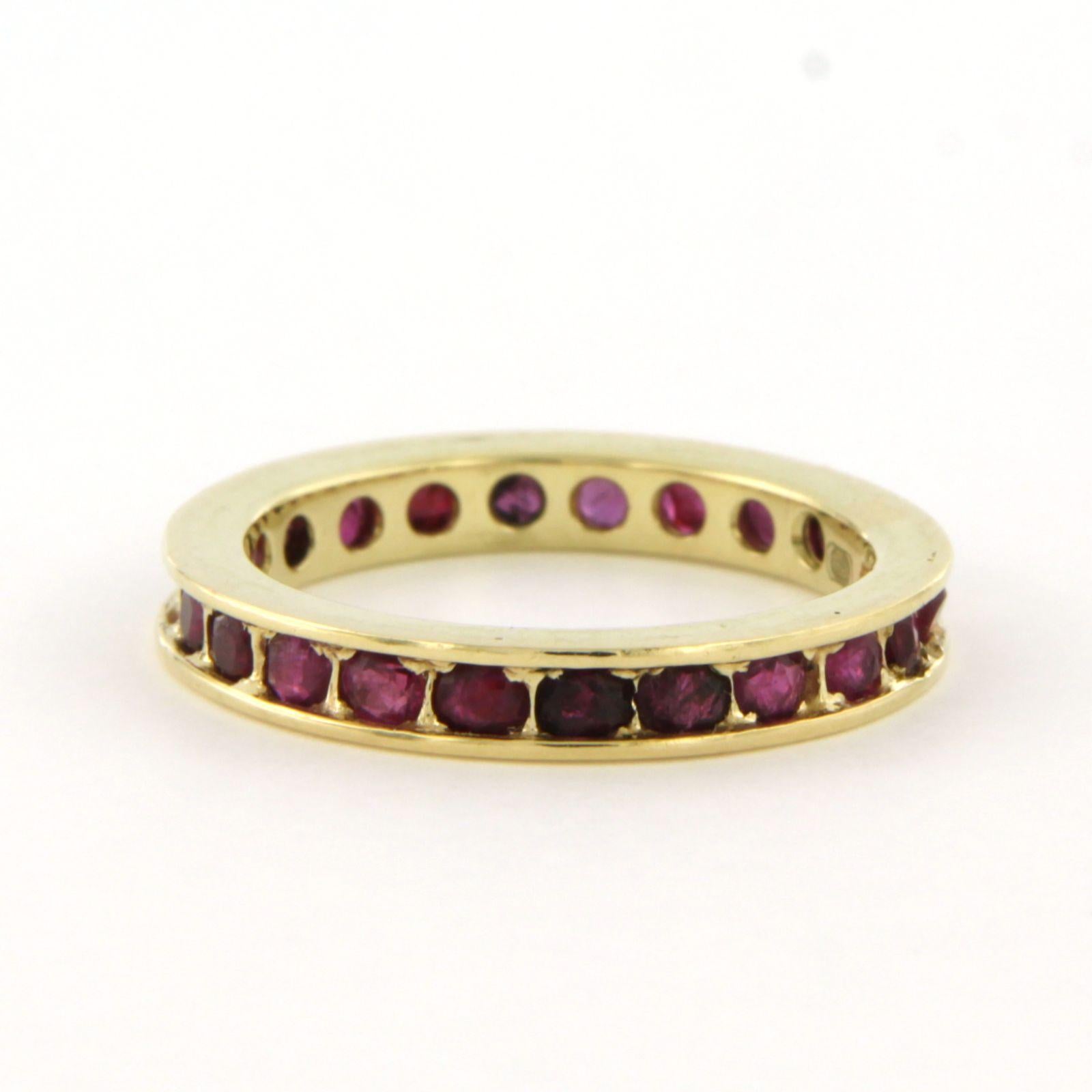 Anello Eternity con rubino in oro giallo 14k in vendita 1