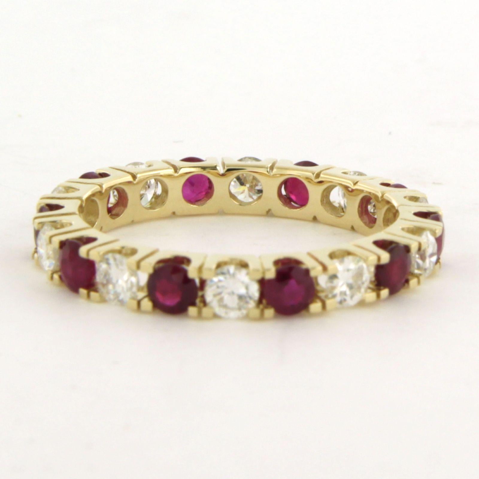 Bague en or jaune 14k sertie de rubis alternés jusqu'à 1,50 ct et de diamants taille brillant jusqu'à 1,12 ct - F/G - VS/SI - taille de bague US 8,5 - EU 18,5(58)

Description détaillée :

La partie supérieure de l'anneau mesure 3,2 mm de large et