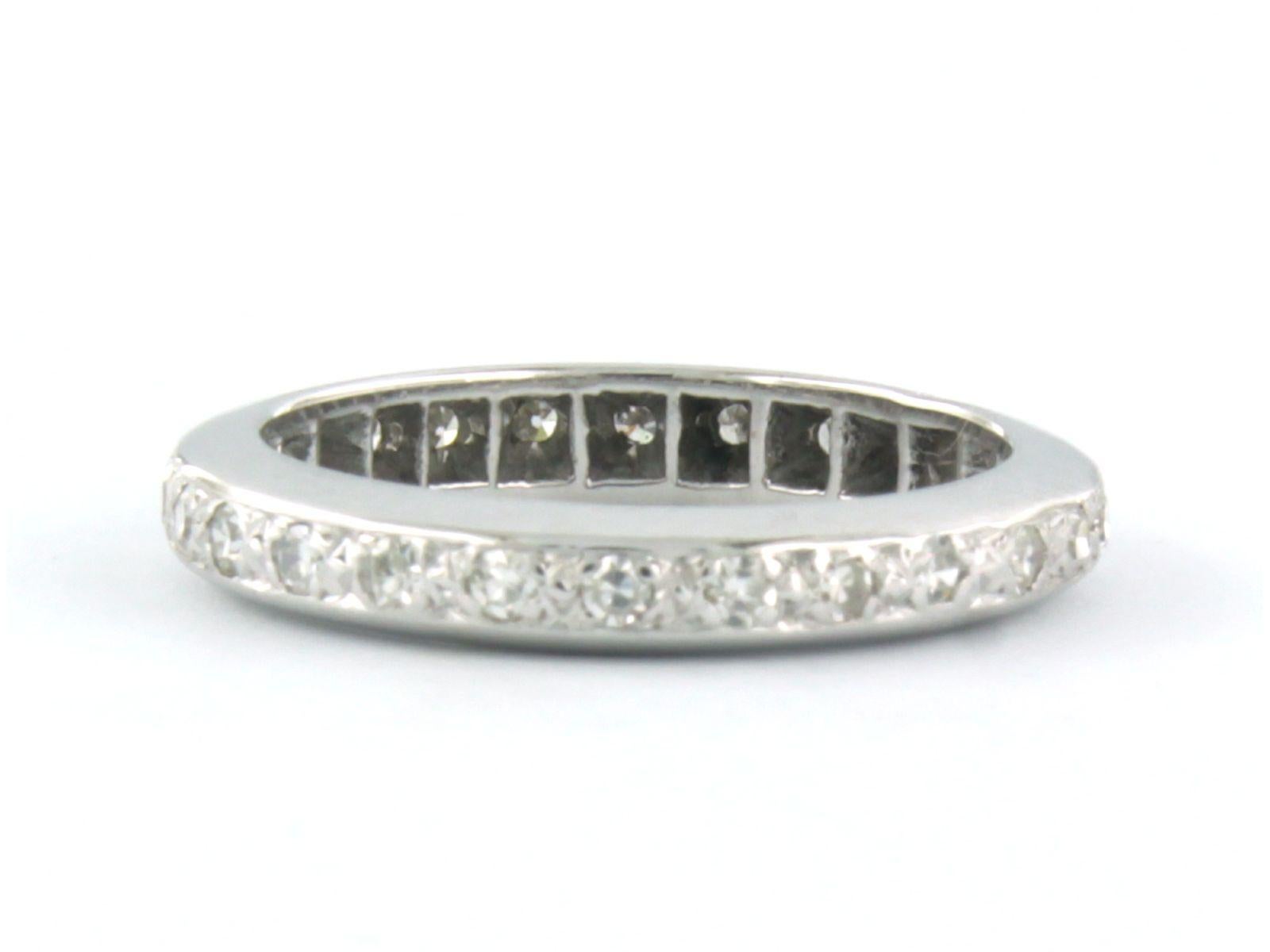 Ring aus 18k Weißgold, besetzt mit einem Diamanten mit einem Schliff von bis zu 0,47ct - F/G - VS/SI - Ringgröße US 5.75 - EU 16.25(51)

detaillierte Beschreibung:

die Oberseite des Rings ist 3.2 mm breit

Ringgröße US 5.75 - EU 16.25(51)

Gewicht