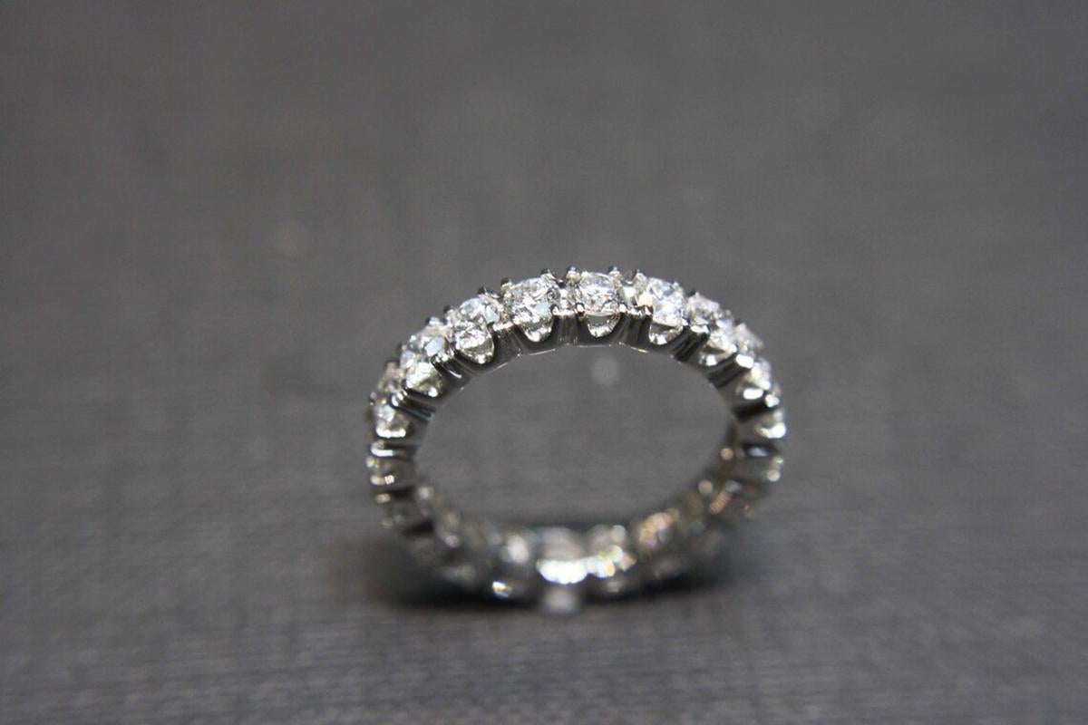 En venta: Alianza Eterna de Diamantes Redondos talla Brillante en Oro Blanco de 18 K  3