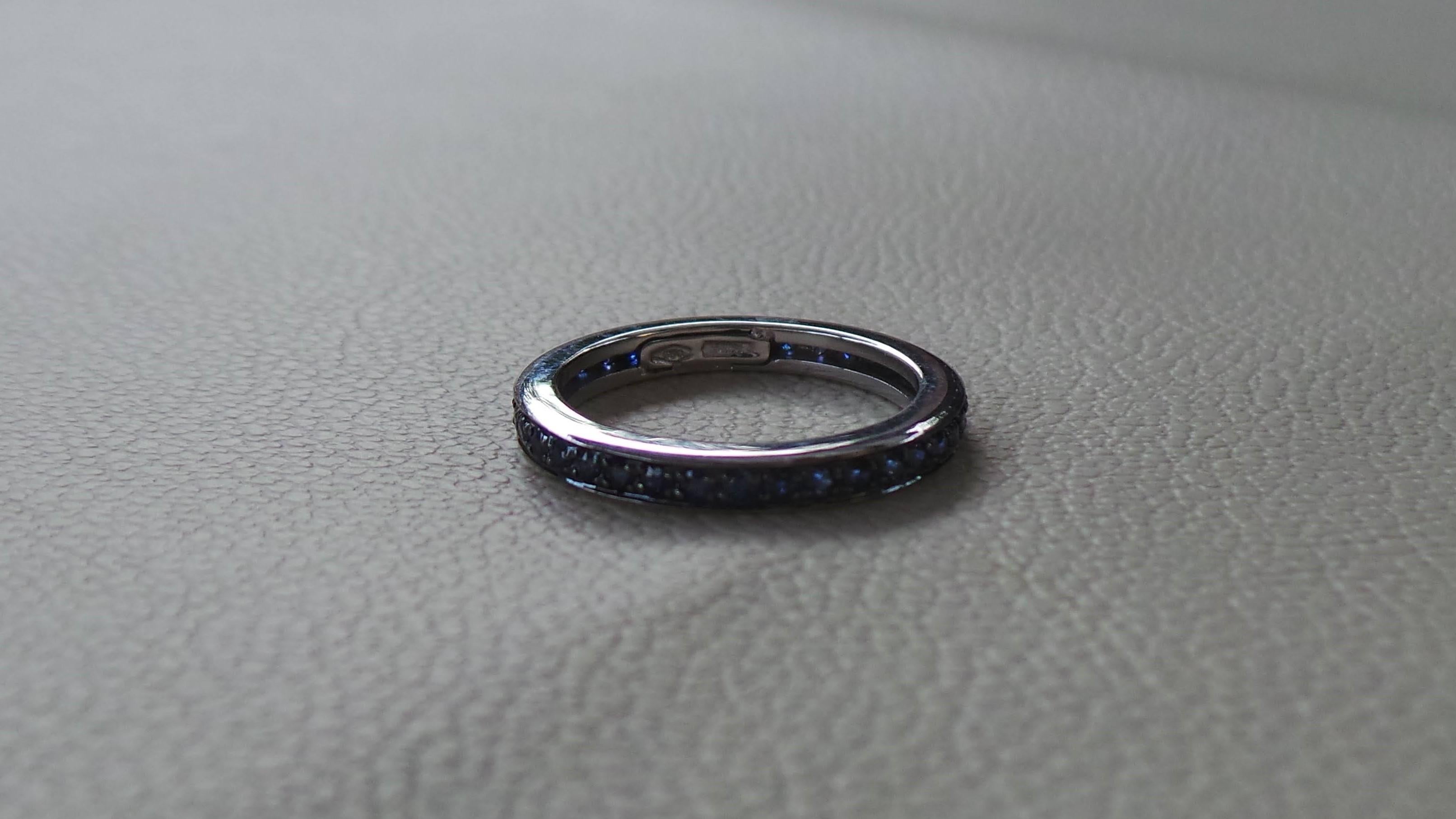 Eternity Sapphires 0.80k White Gold Stackable Cocktail Ring In New Condition For Sale In Firenze, FI